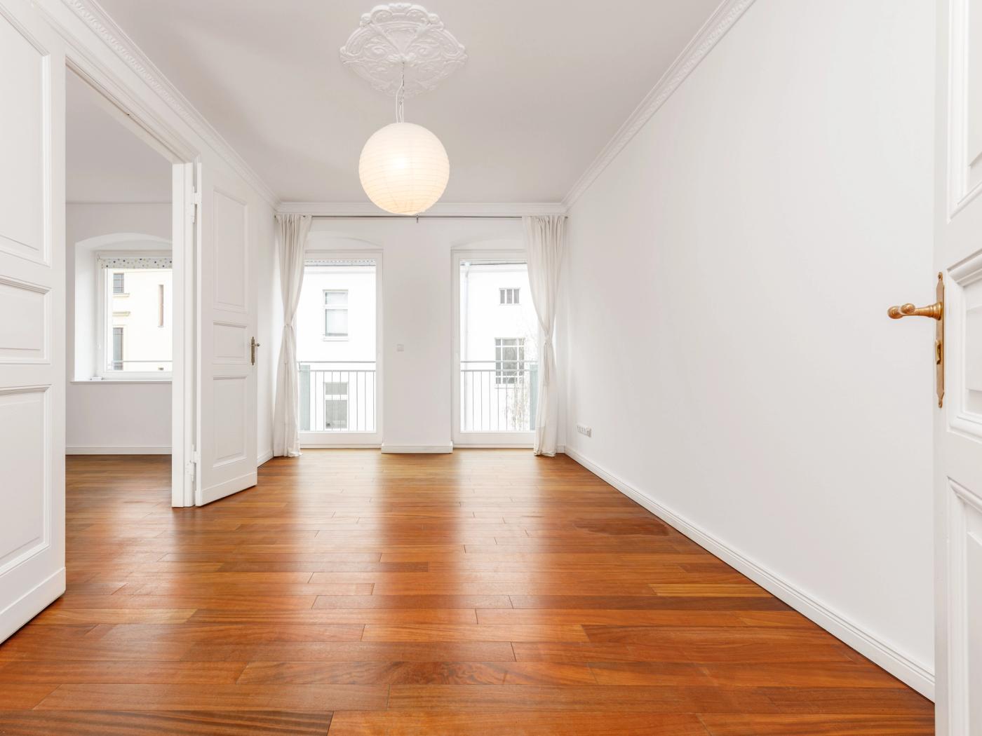 Schlafzimmer mit Balkon  Schlafzimmer mit Balkon