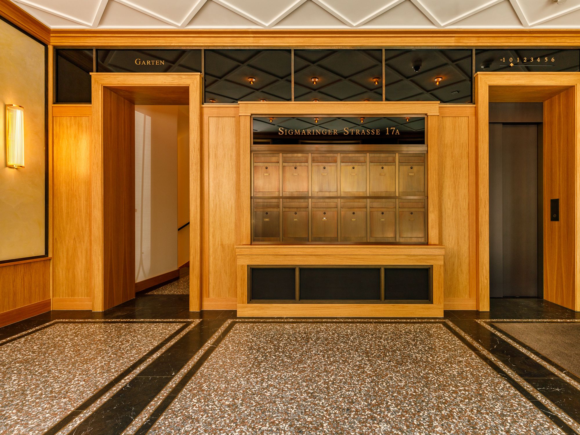 Entrée mit maßangefertigter Briefkastenanlage 