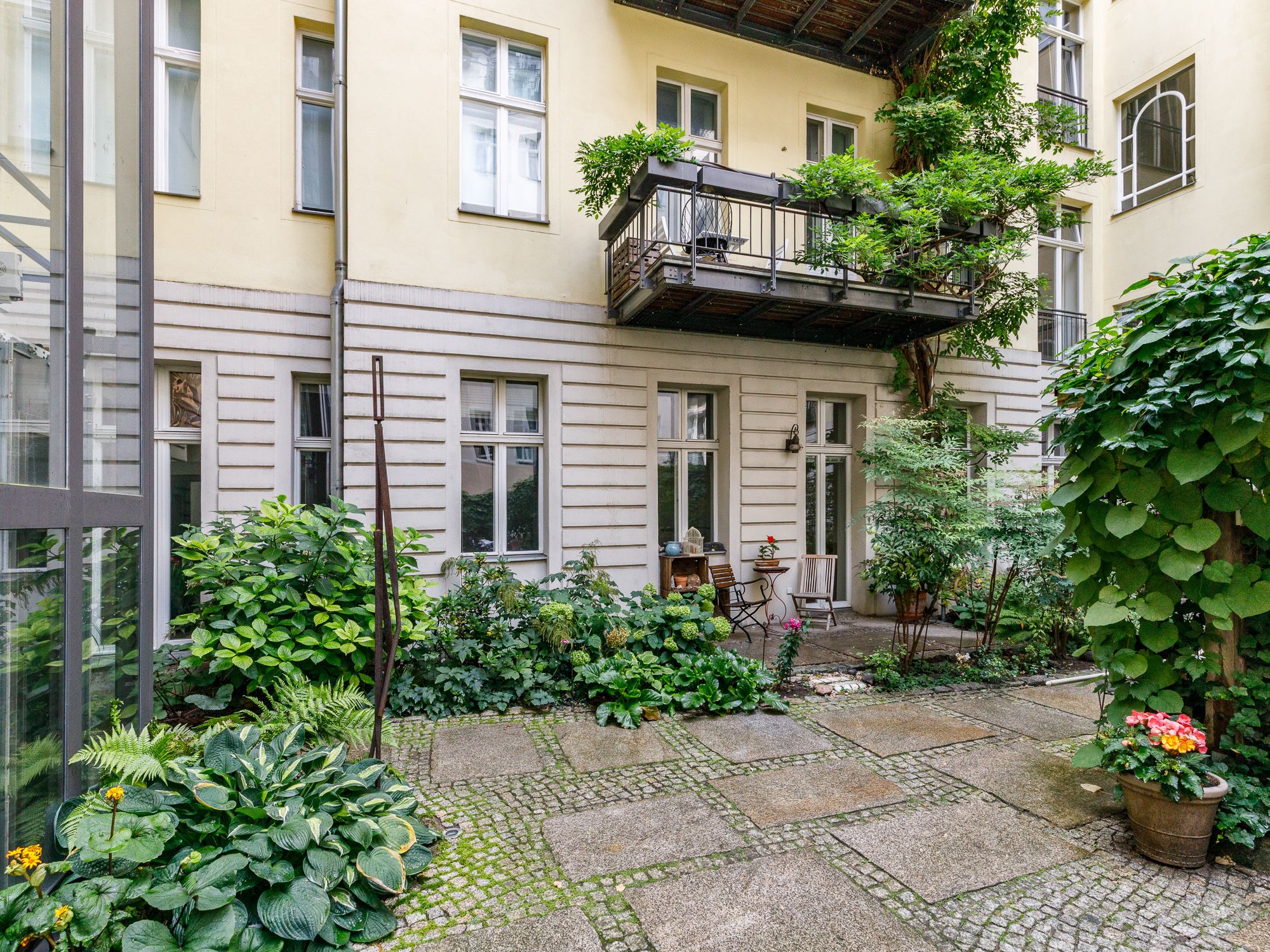 Liebevoll gestalteter Innenhof 