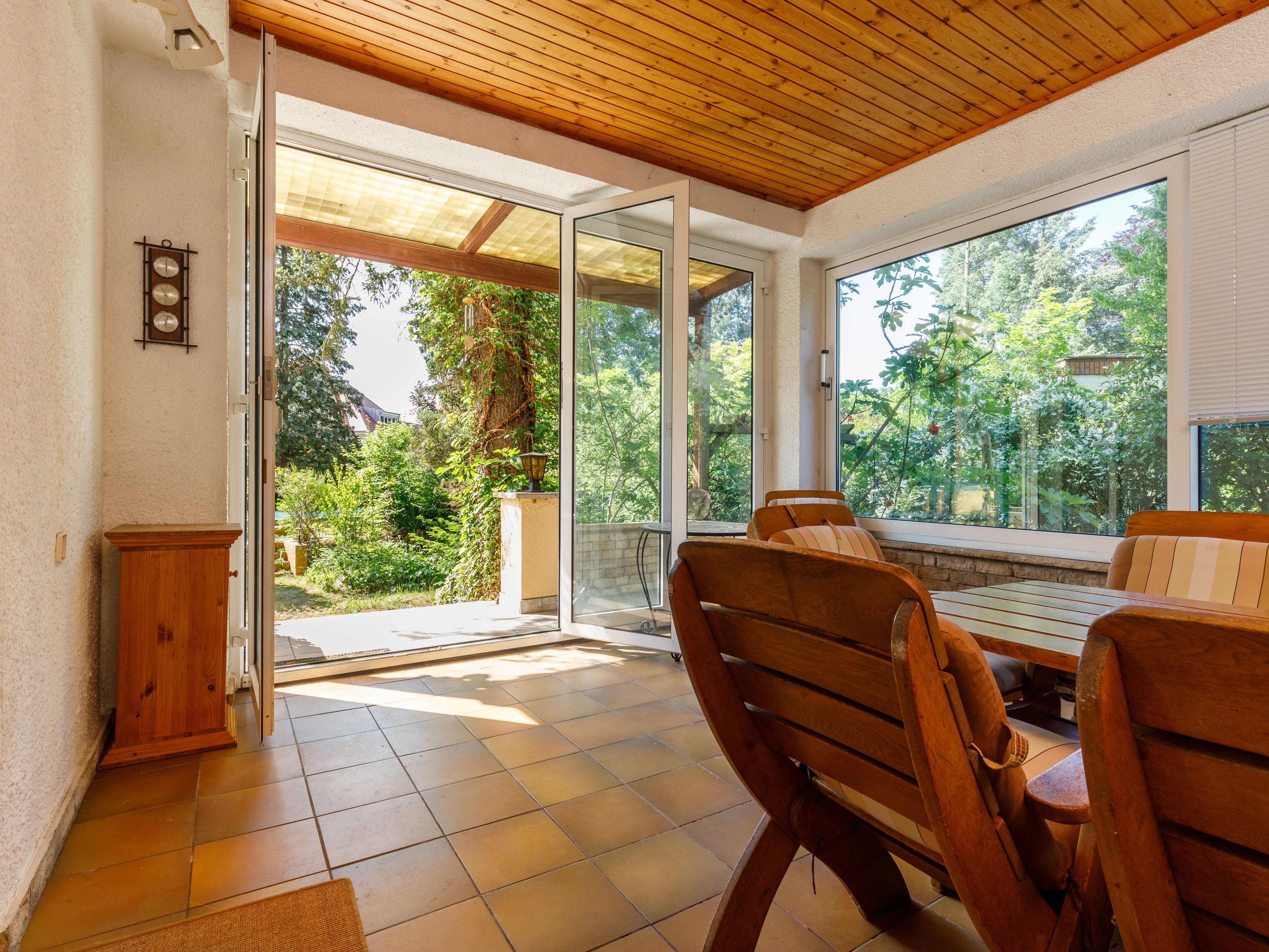 Wintergarten mit Zugang zur Terrasse 