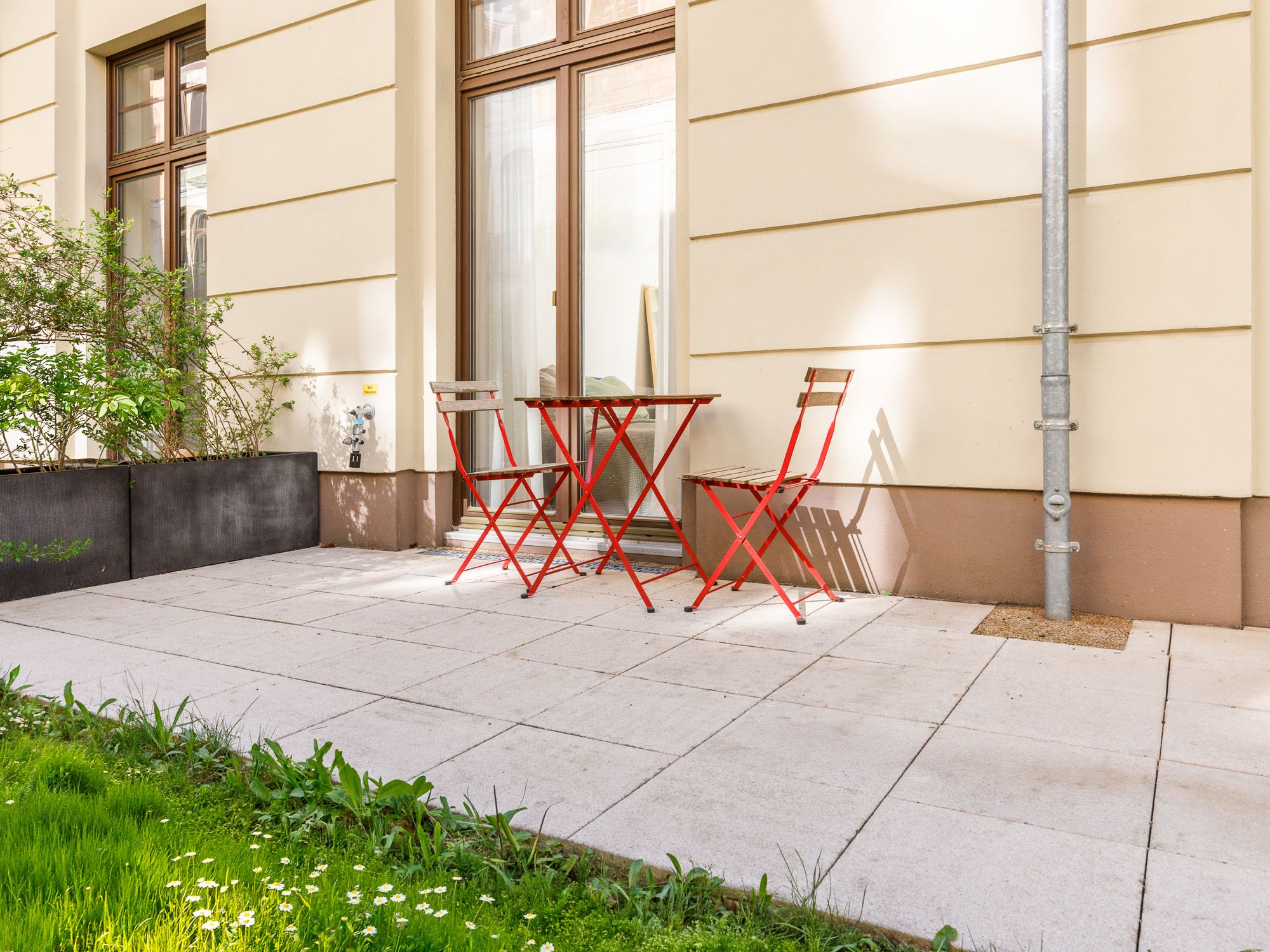 Terrasse mit kleinem Garten 