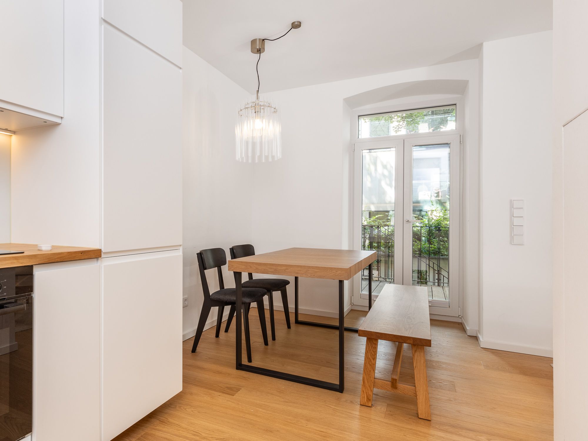 kitchen and dining area with access to the terrace 