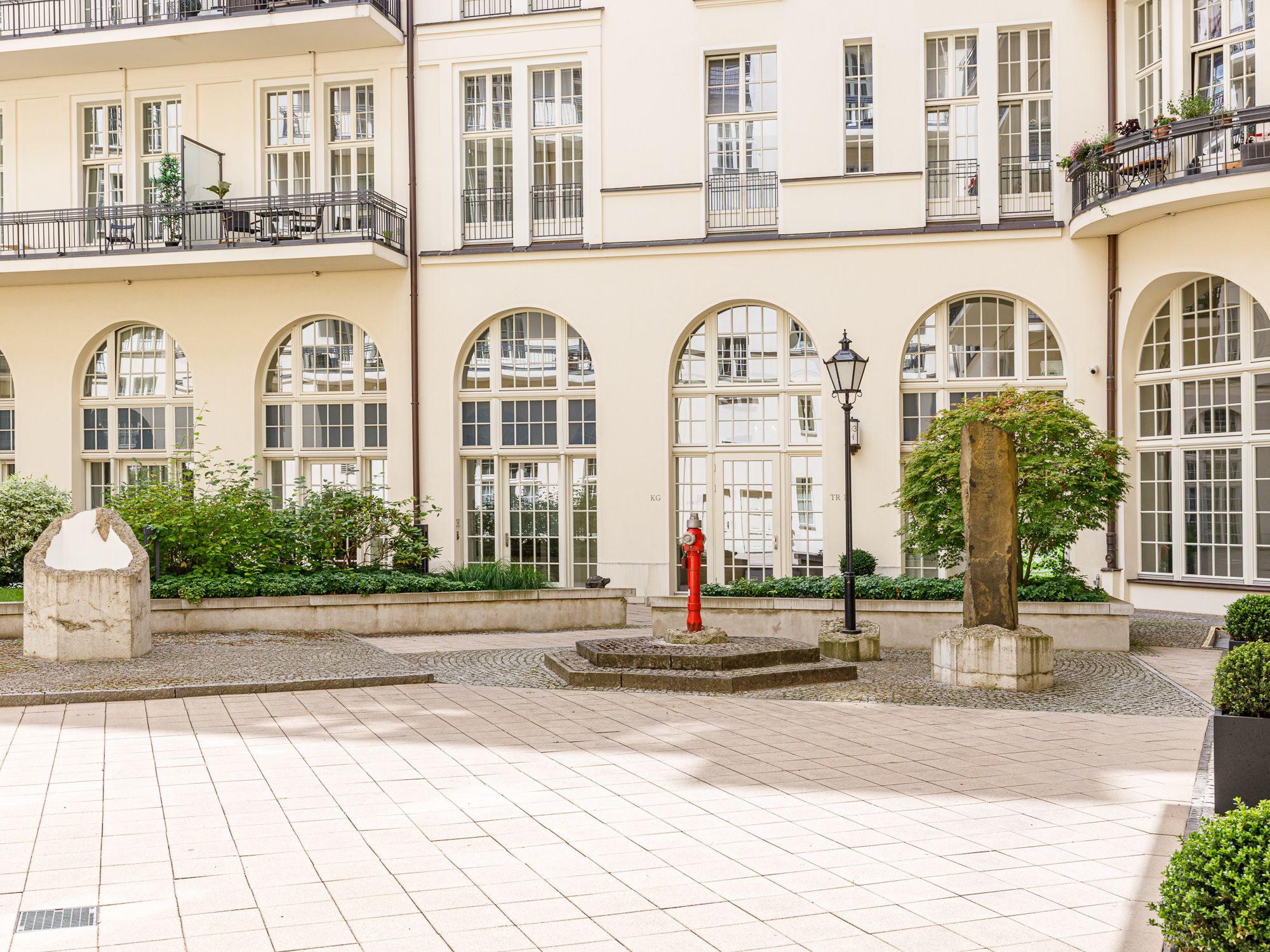 Zugang zur Gewerbefläche vom Innenhof 