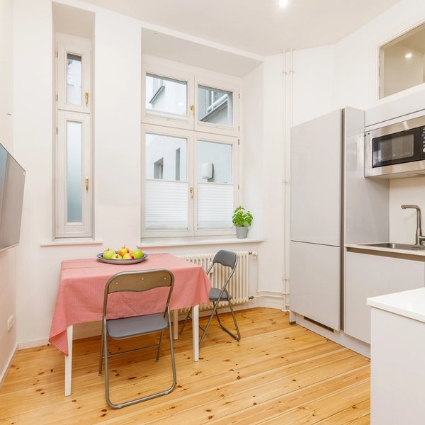 Küche Einbauküche Esstisch Doppelfenster