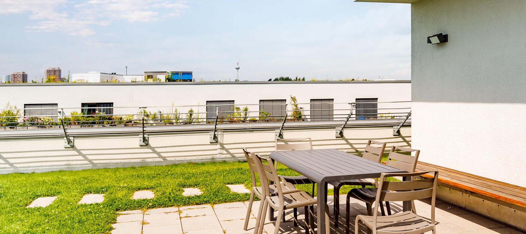 Dachterrasse mit Grillplatz & Sitzecke Dachterrasse mit Grillplatz & Sitzecke