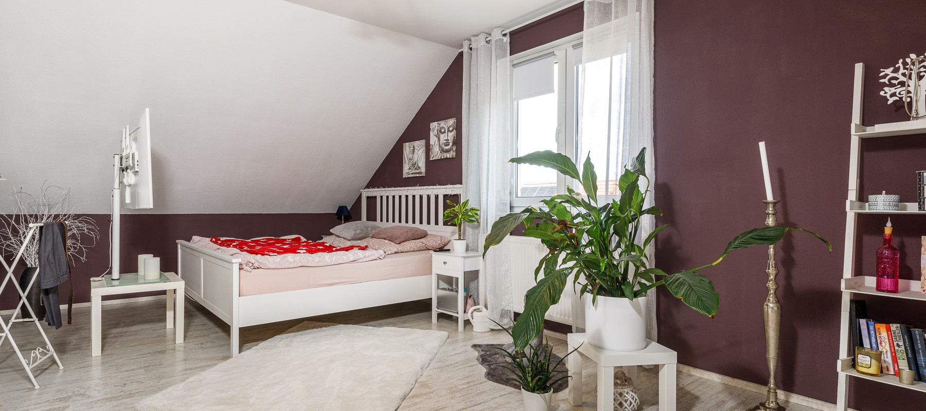 Großzügiges Schlafzimmer mit Ankleidebereich Großzügiges Schlafzimmer mit Ankleidebereich