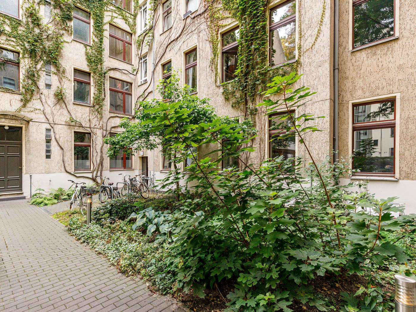 Innenhof mit Fahrradstellplatzmöglichkeiten Innenhof mit Fahrradstellplatzmöglichkeiten