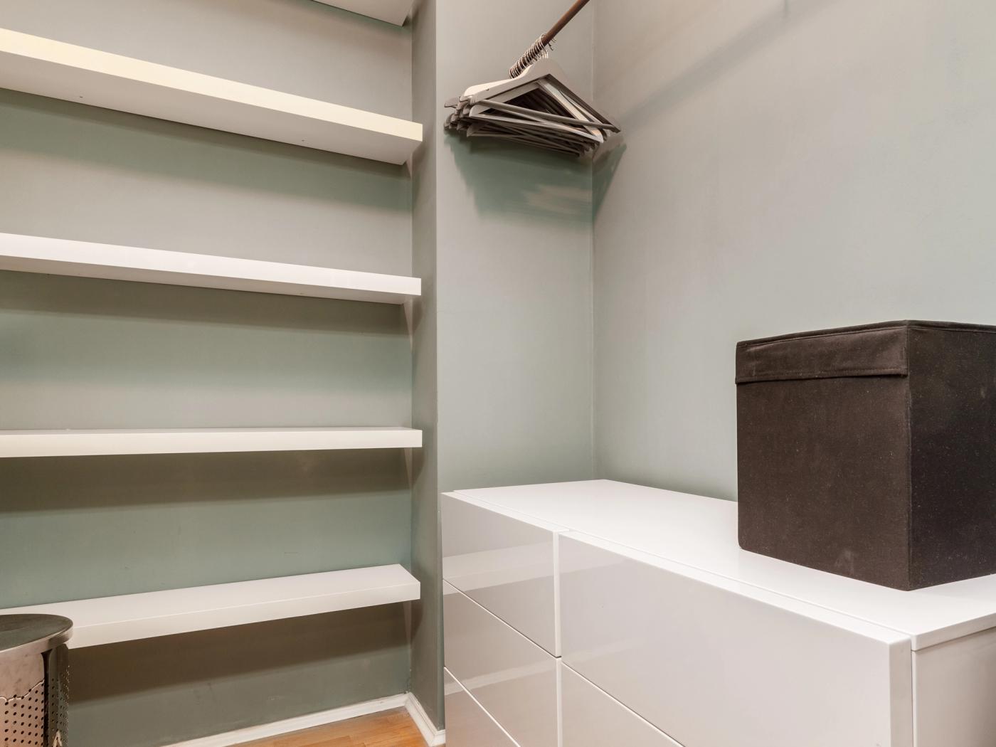 Maßangefertigte Ankleide mit Schuhschrank  Maßangefertigte Ankleide mit Schuhschrank