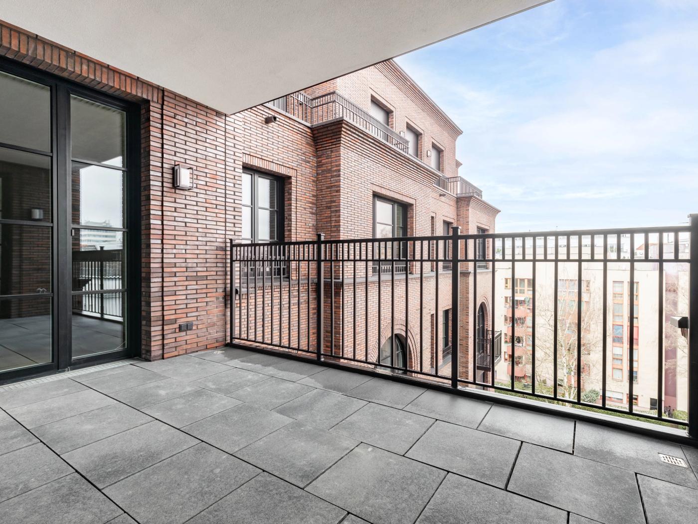 Große Süd-Loggia mit Blick in den Innenhof Große Süd-Loggia mit Blick in den Innenhof