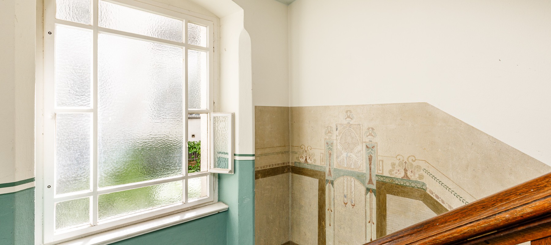 Repräsentatives Treppenhaus mit historischen Stilelementen Repräsentatives Treppenhaus mit historischen Stilelementen