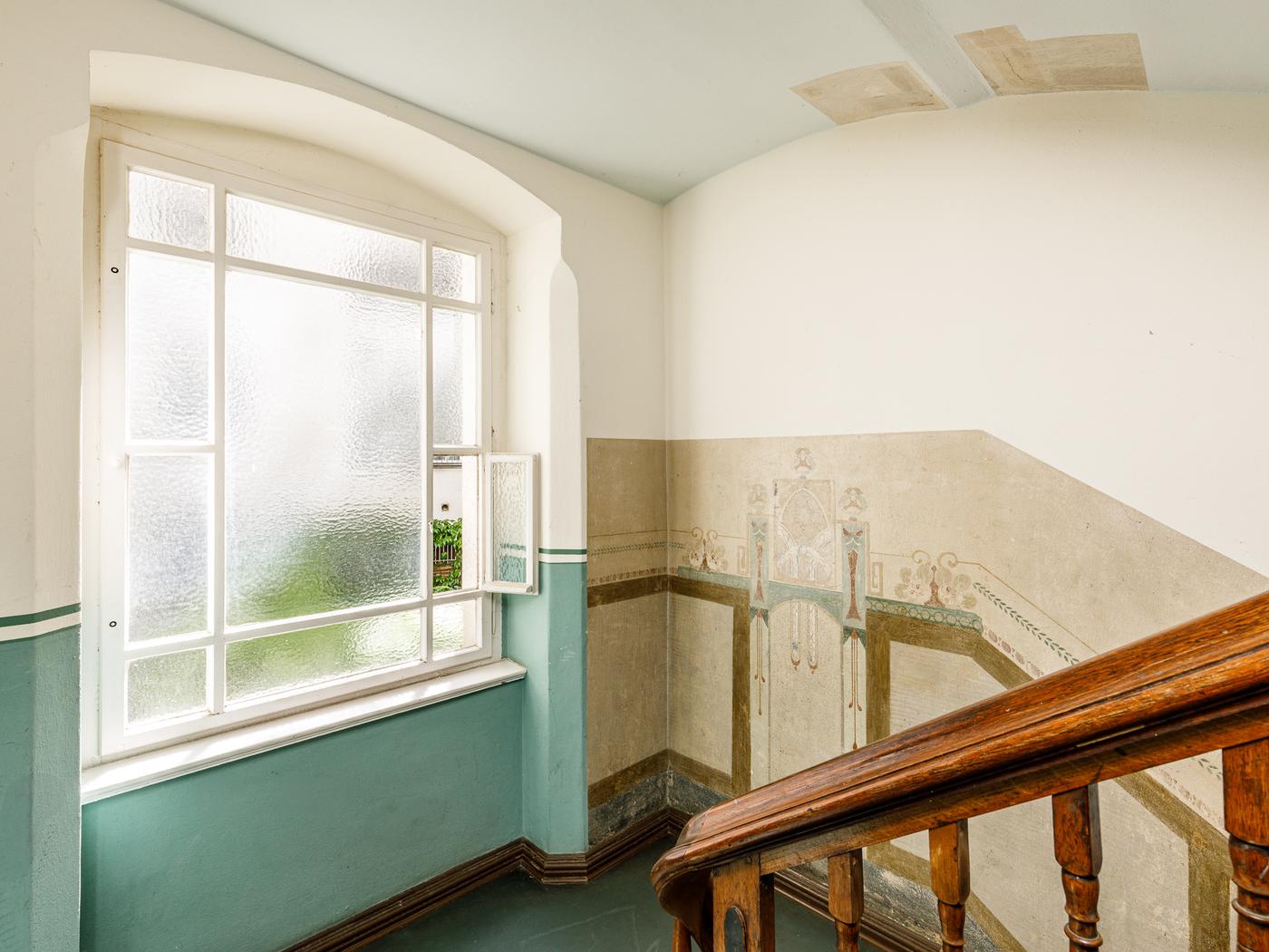 Repräsentatives Treppenhaus mit historischen Stilelementen Repräsentatives Treppenhaus mit historischen Stilelementen