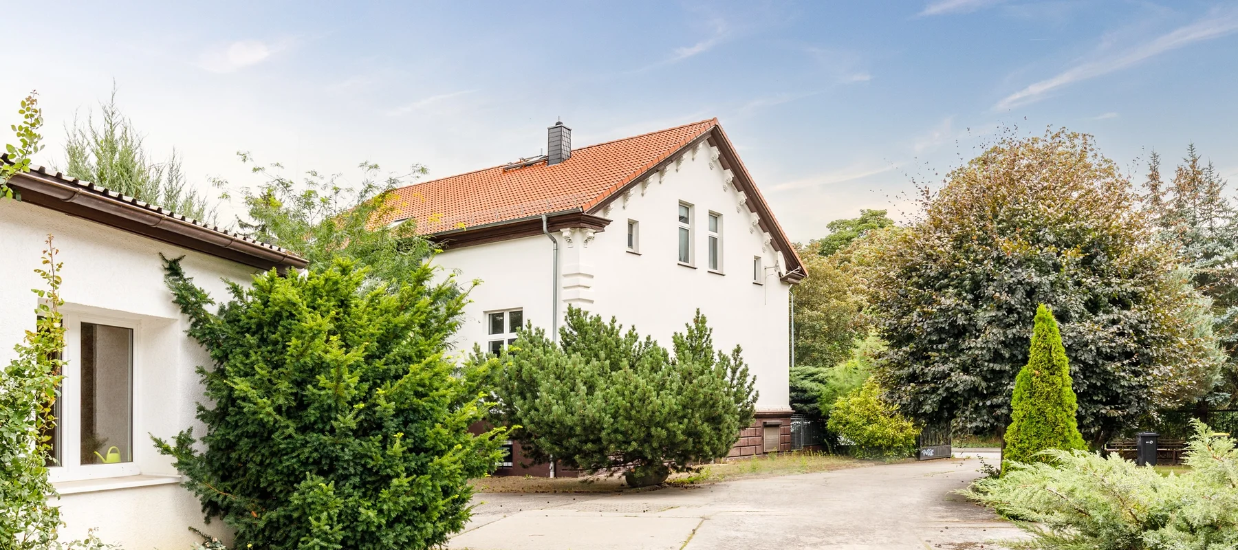 Großzügiges Gewerbeensemble mit Wohnhaus im Berliner Speckgürtel: Vielseitige Nutzungsmöglichkeiten & Büroflächen