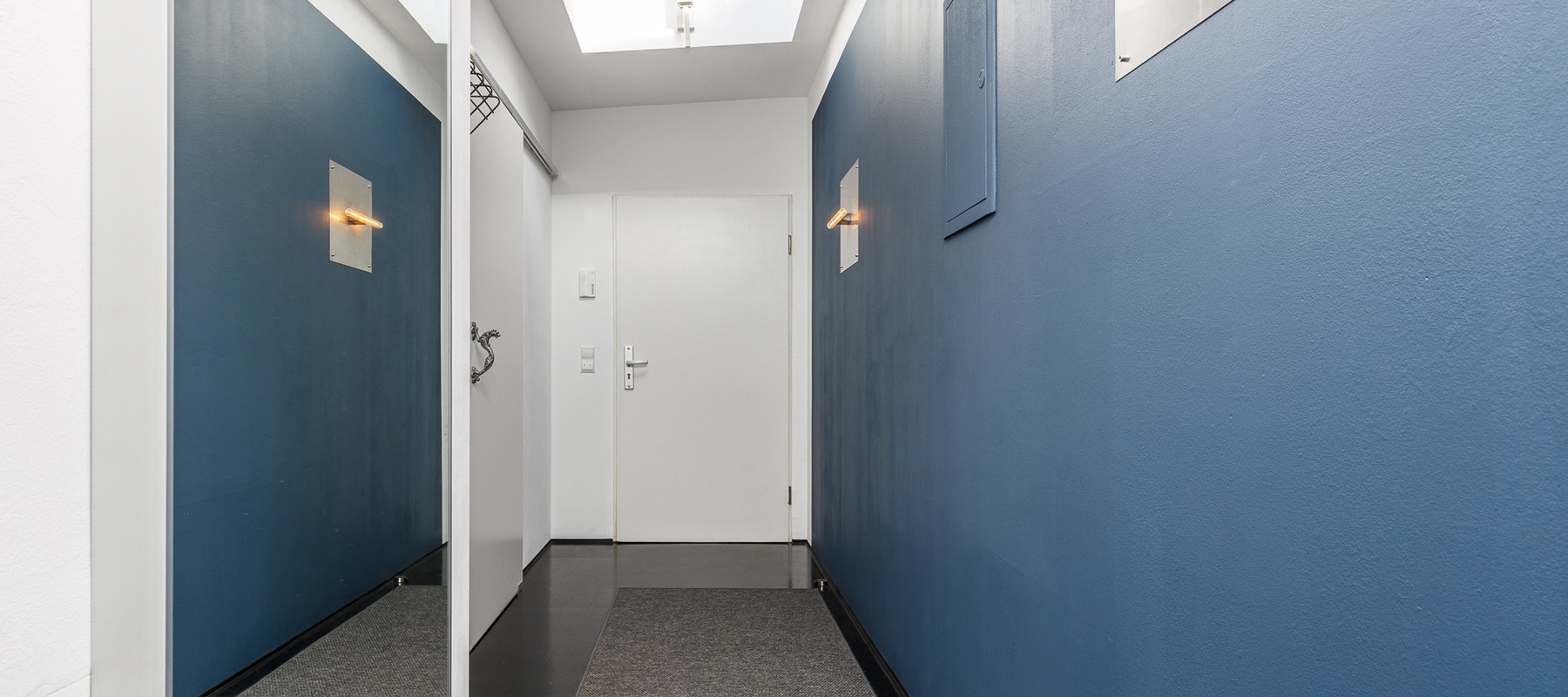Eingangsbereich mit Gegensprechanlage Eingangsbereich mit Gegensprechanlage