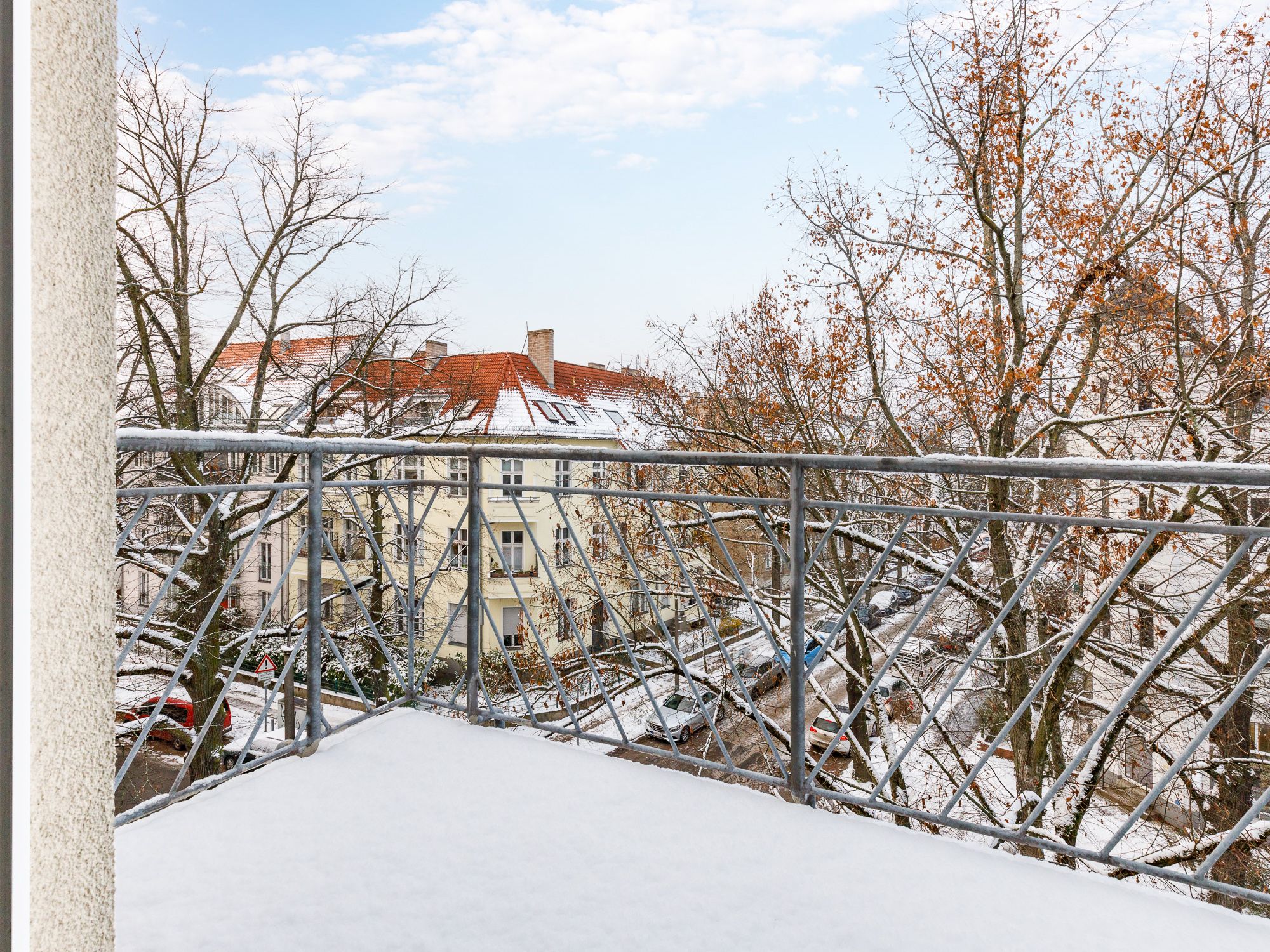 Großer Balkon mit freiem Ausblick 