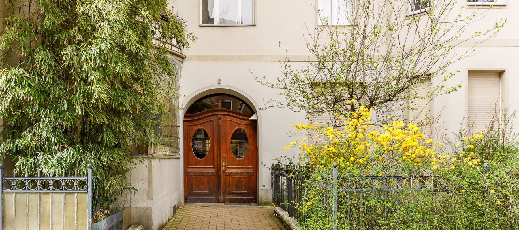 Herrlicher Stuck-Altbau mit Stilelementen Herrlicher Stuck-Altbau mit Stilelementen