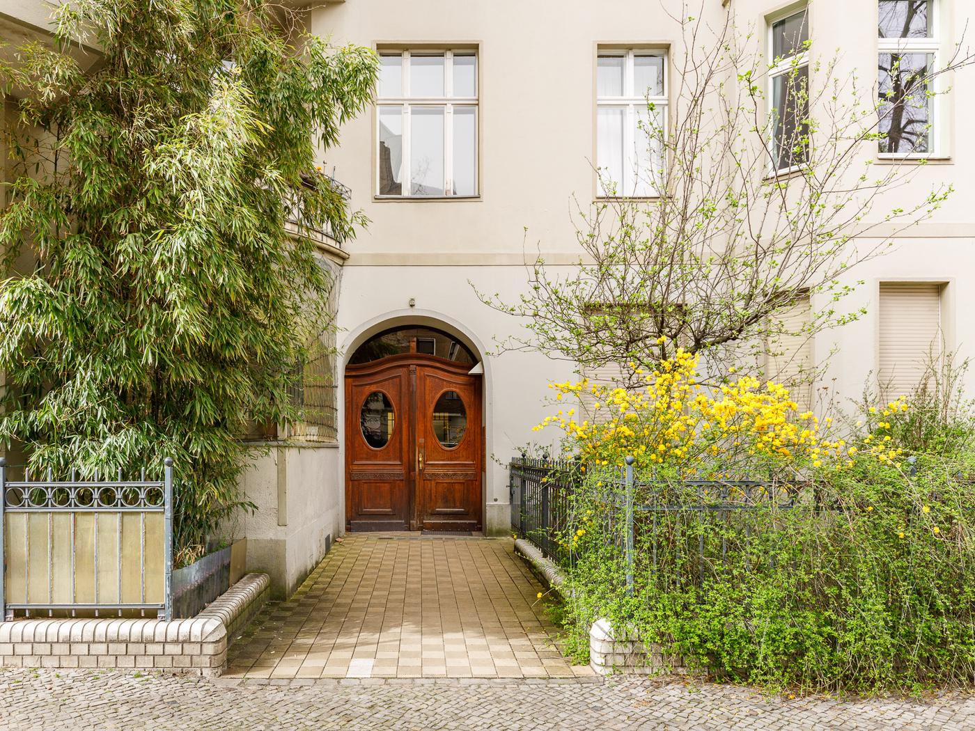 Herrlicher Stuck-Altbau mit Stilelementen Herrlicher Stuck-Altbau mit Stilelementen