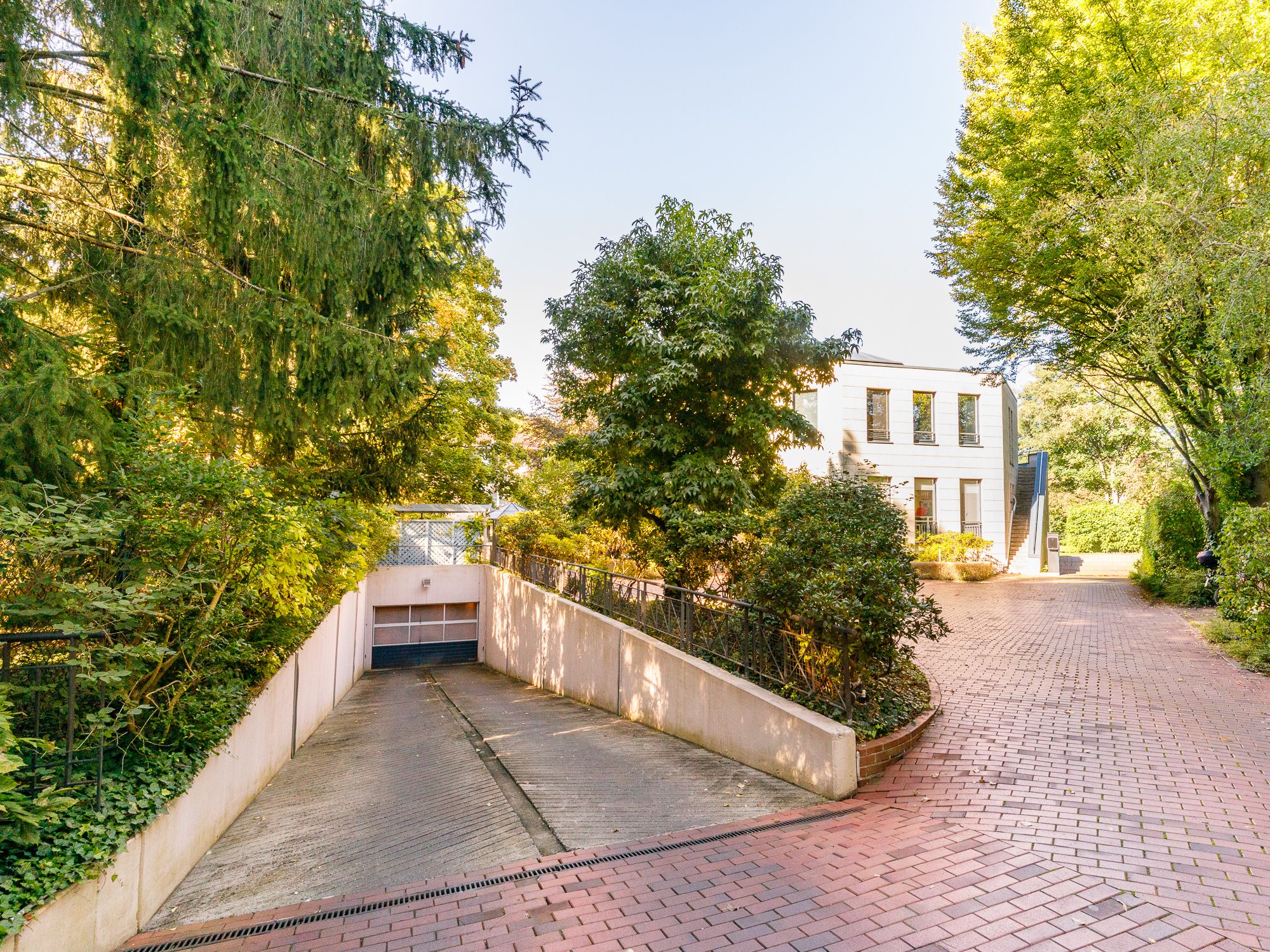Access to the underground parking garage 