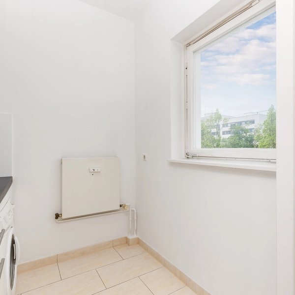 Küche Fenster Heizkörper Waschmaschine Arbeitsplatte