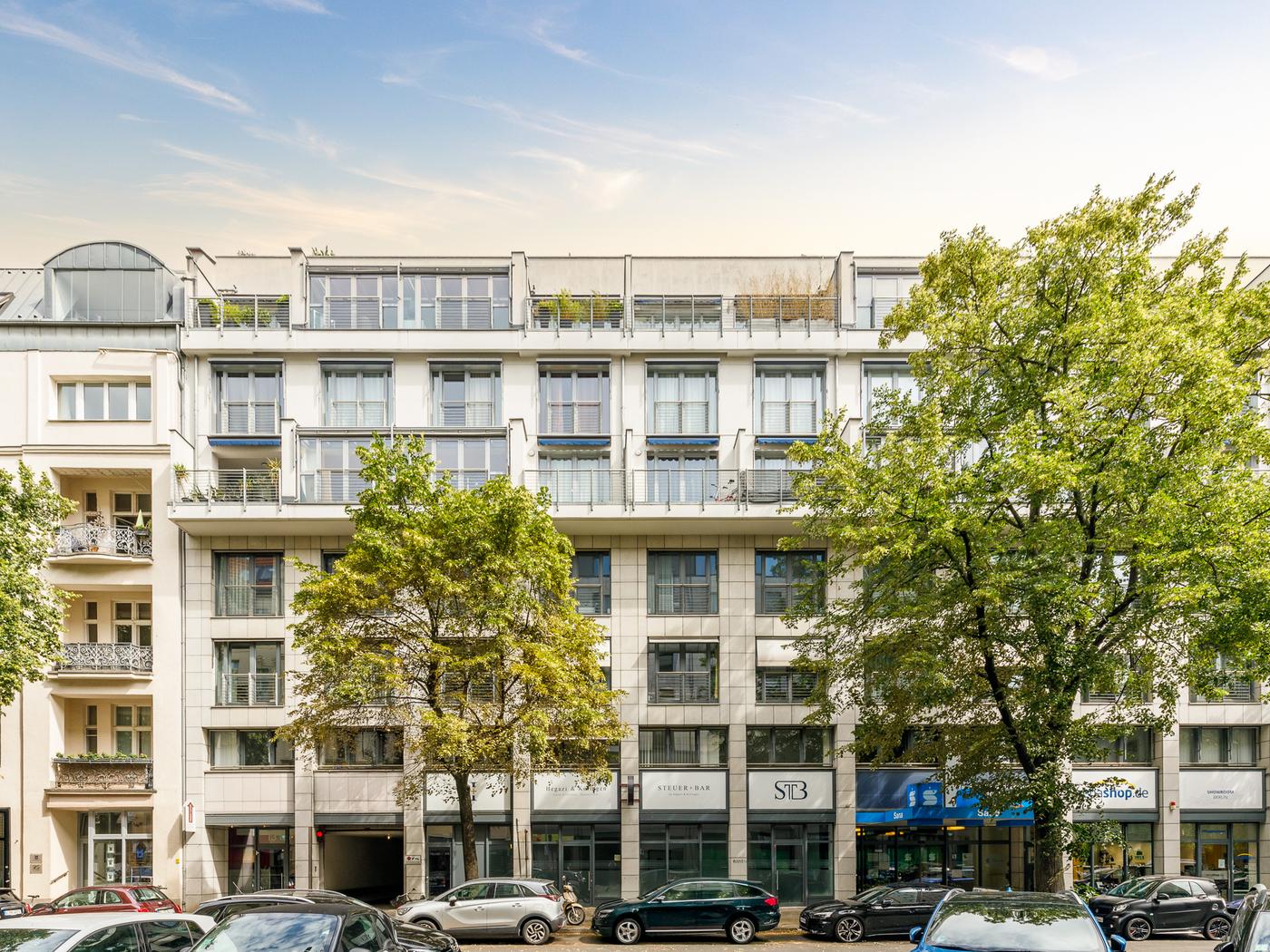 Gepflegtes Mehrfamilienhaus am Los-Angeles-Platz Gepflegtes Mehrfamilienhaus am Los-Angeles-Platz