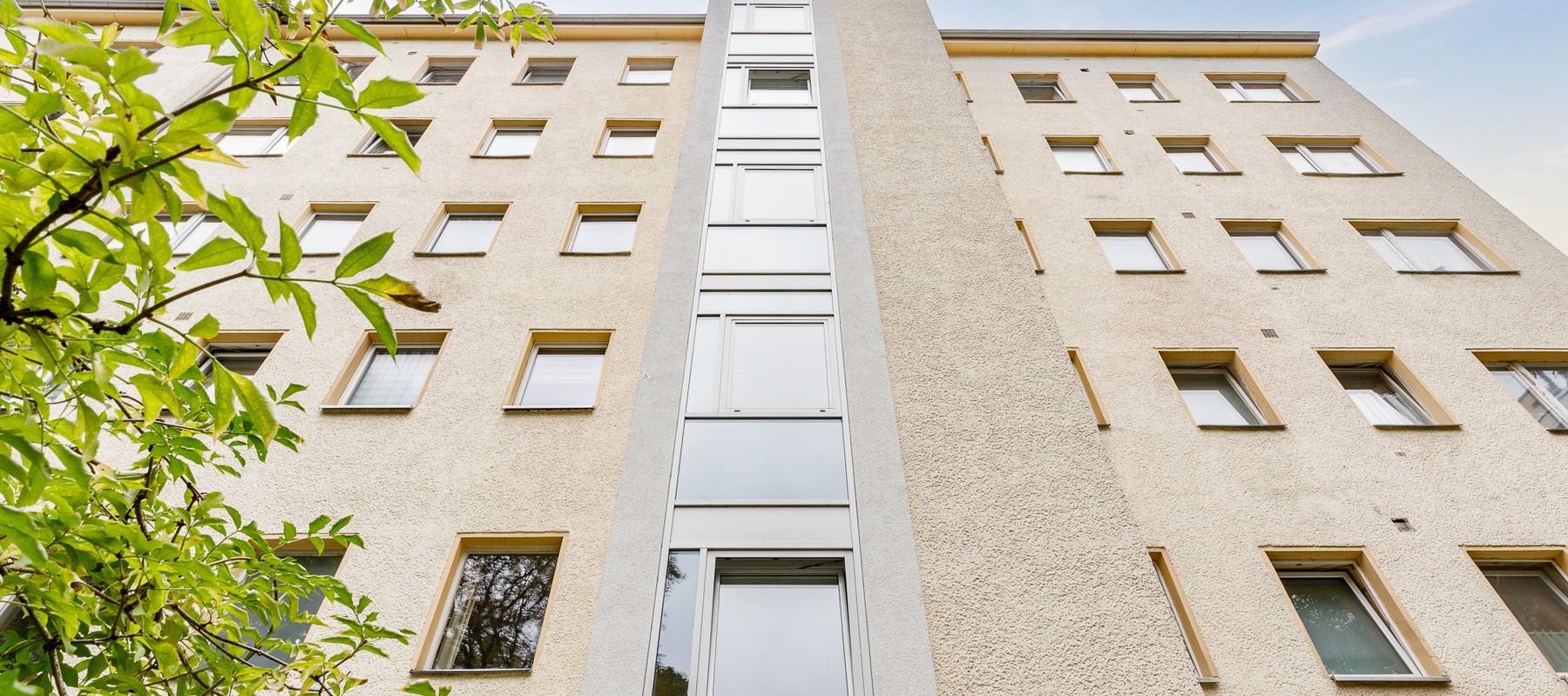 Well-maintained apartment building in Stephankiez Well-maintained apartment building in Stephankiez