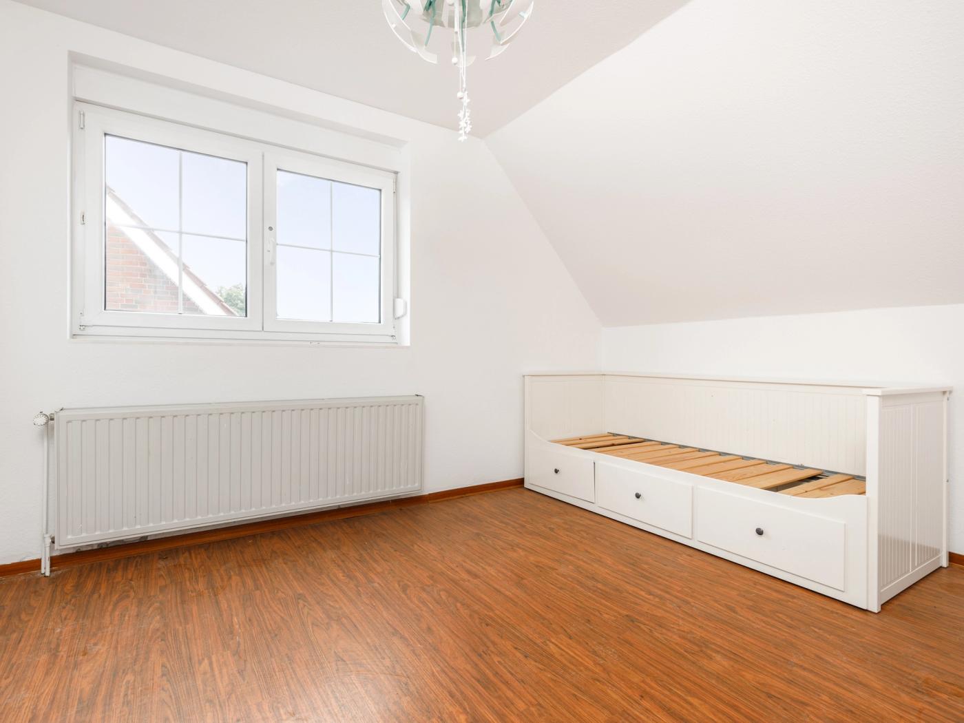 Großzügiges Kinderzimmer zum ruhigen Innenhof Großzügiges Kinderzimmer zum ruhigen Innenhof