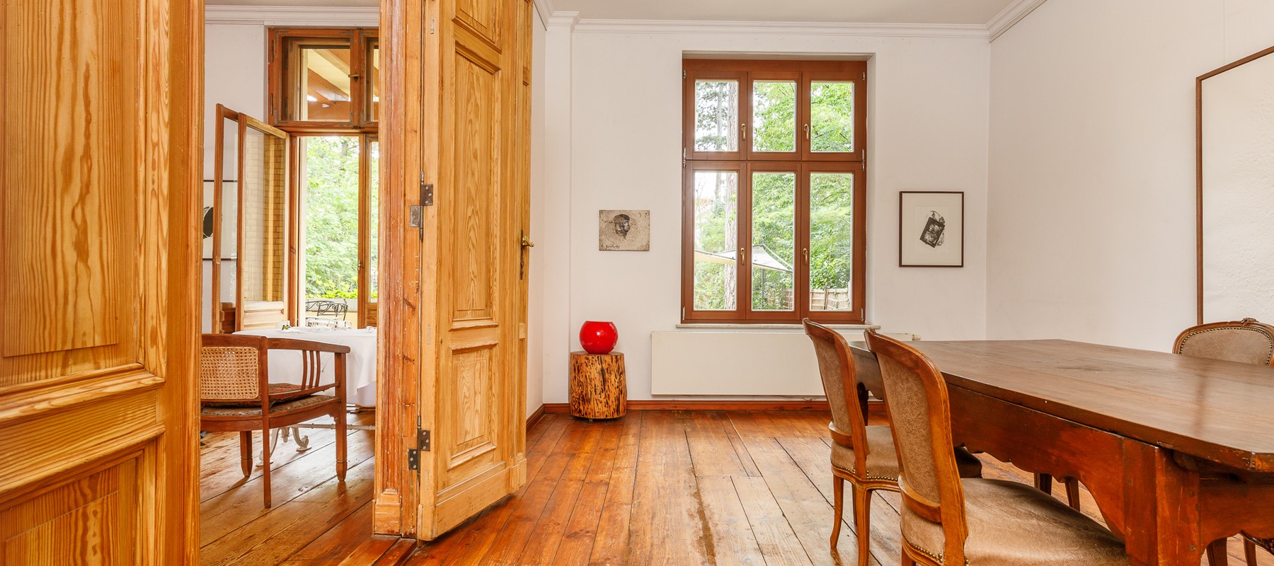 Wohnräume mit historischen Stilelementen, charakteristischen Altbaudetails und klassischer Architektur Wohnräume mit historischen Stilelementen, charakteristischen Altbaudetails und klassischer Architektur