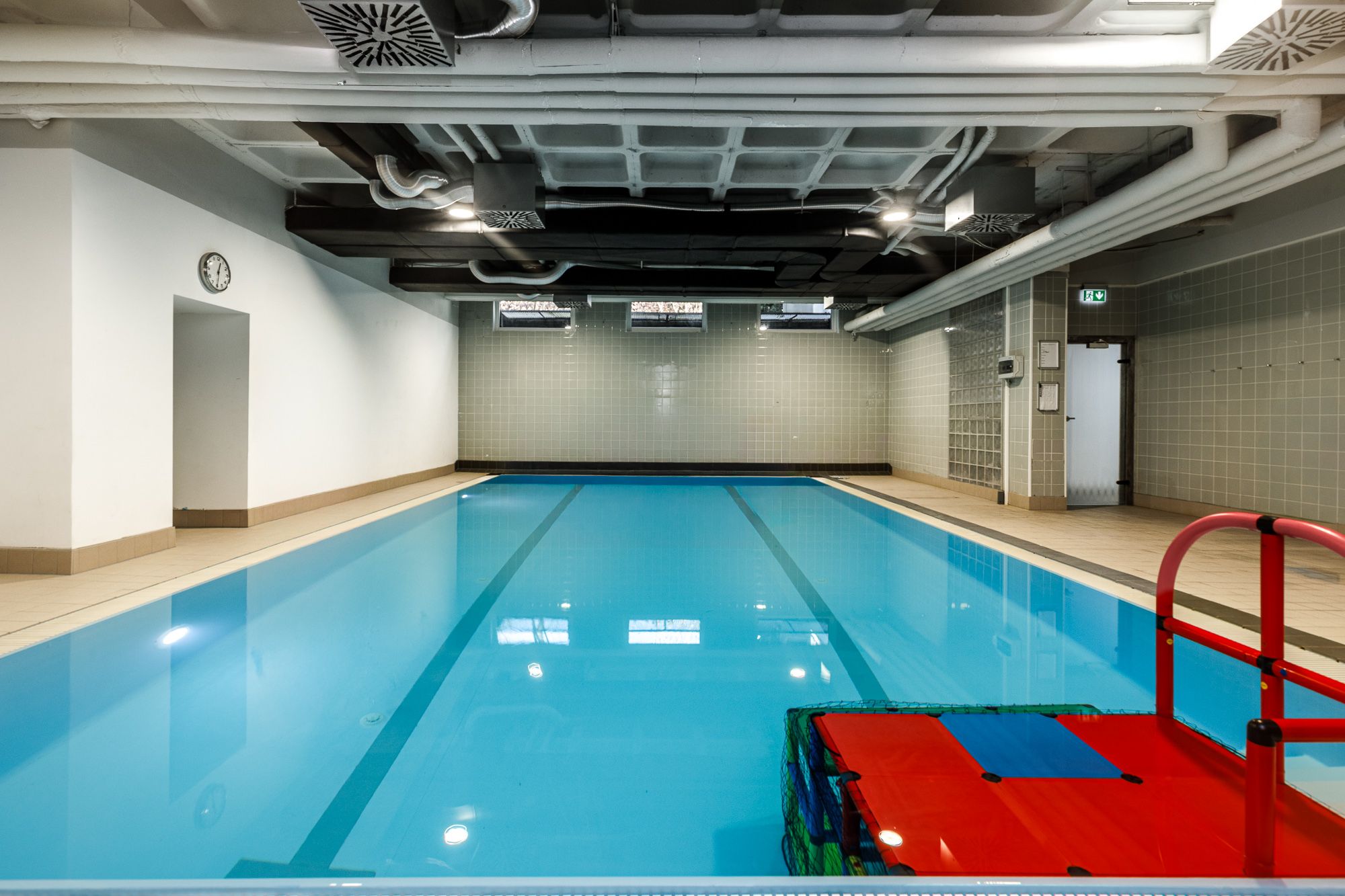 Eigenes Schwimmbad im Haus 