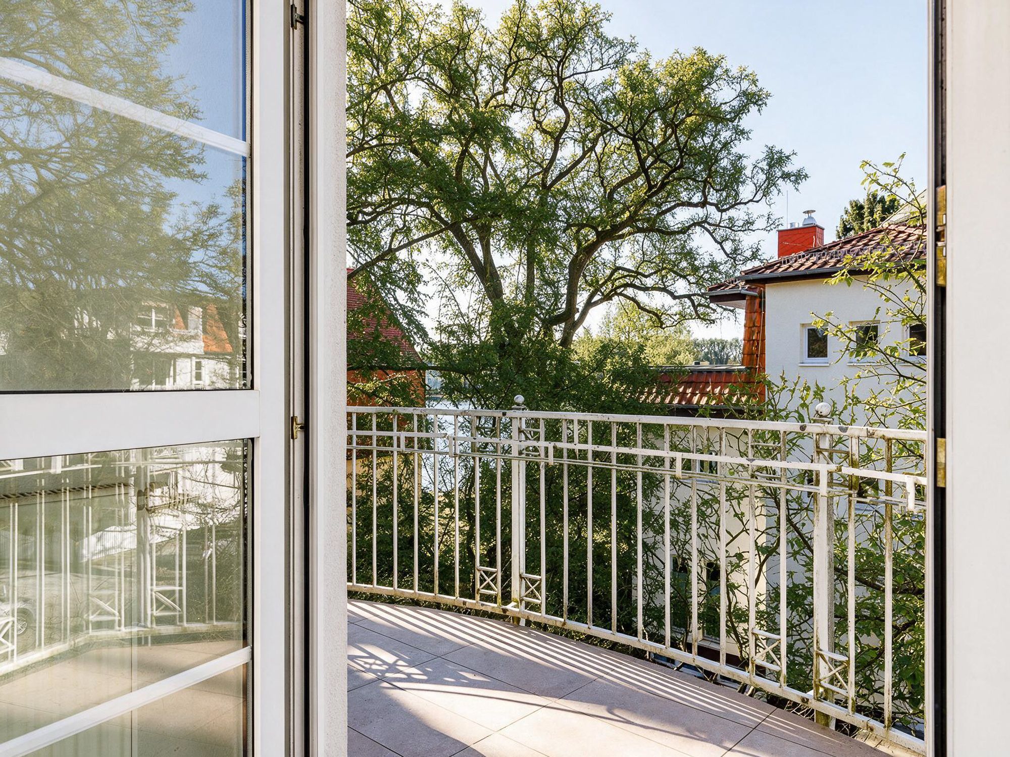 Sonniger Balkon mit Blick auf die Dahme 