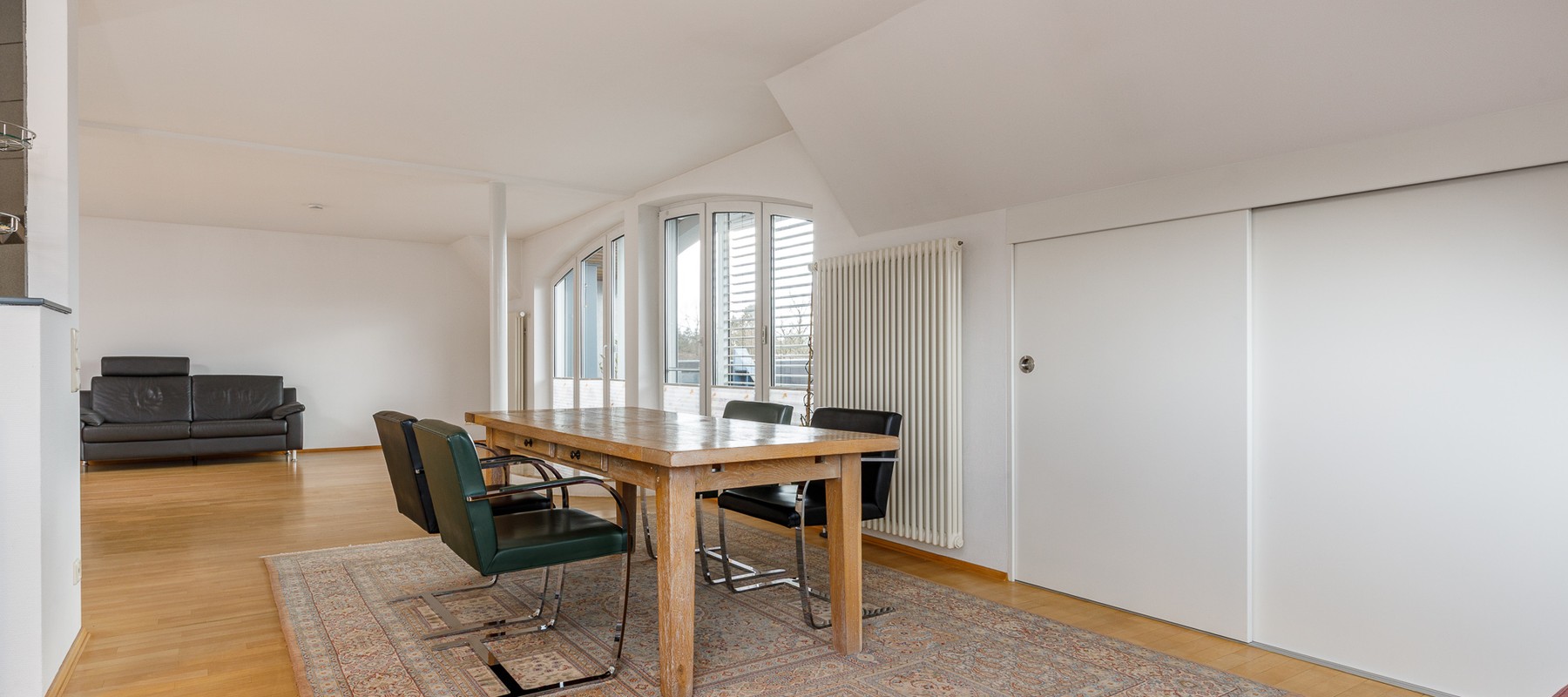 Spacious dining and living area Spacious dining and living area