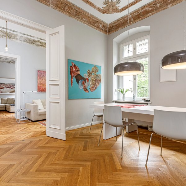 Essbereich Parkettboden Pendelleuchten Durchgang Fenster