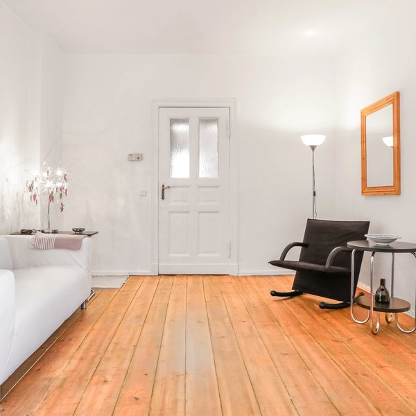 Wohnzimmer Sofa Tür Schaukelstuhl Parkett