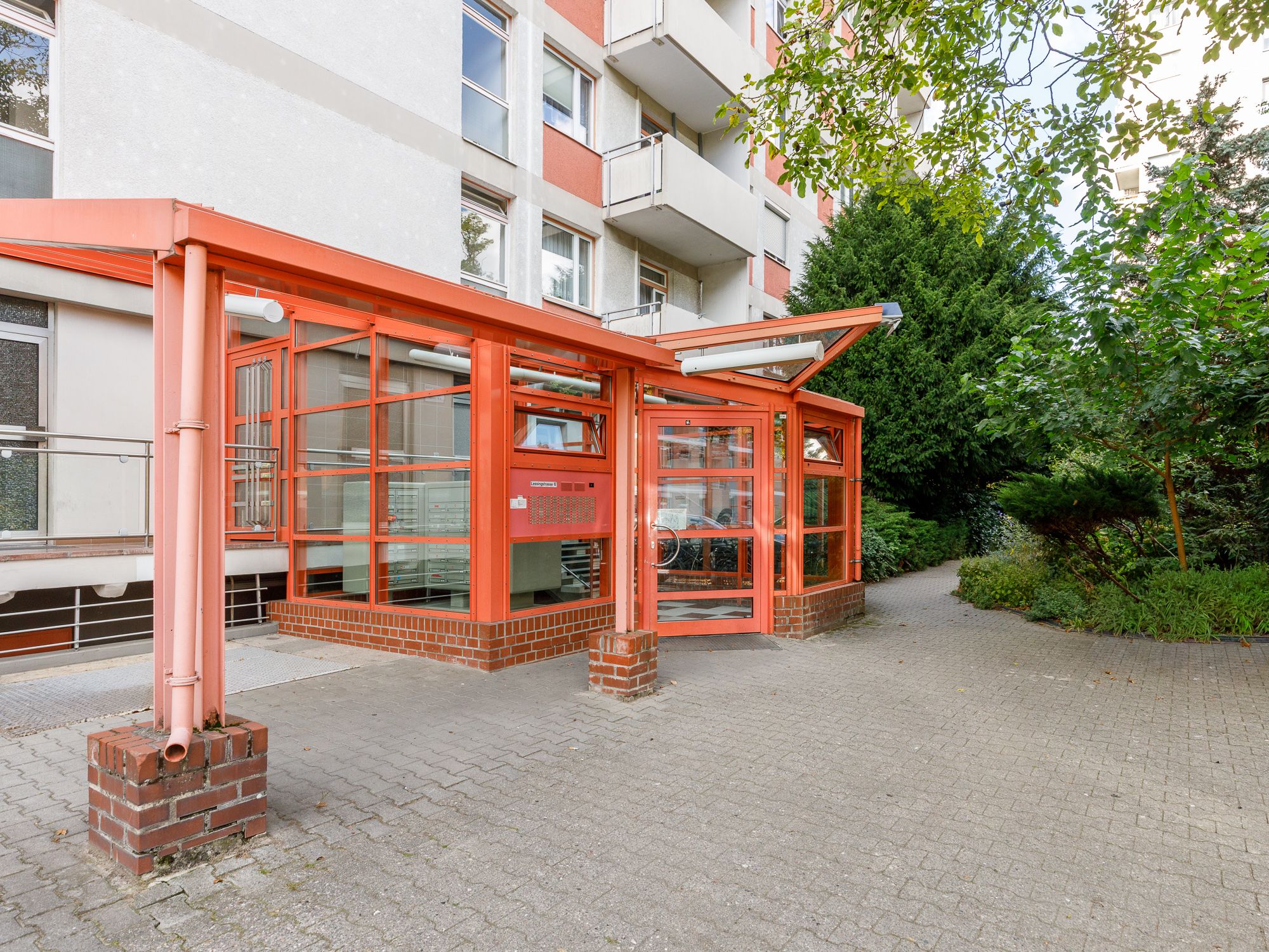 Entrée mit Überdachung 