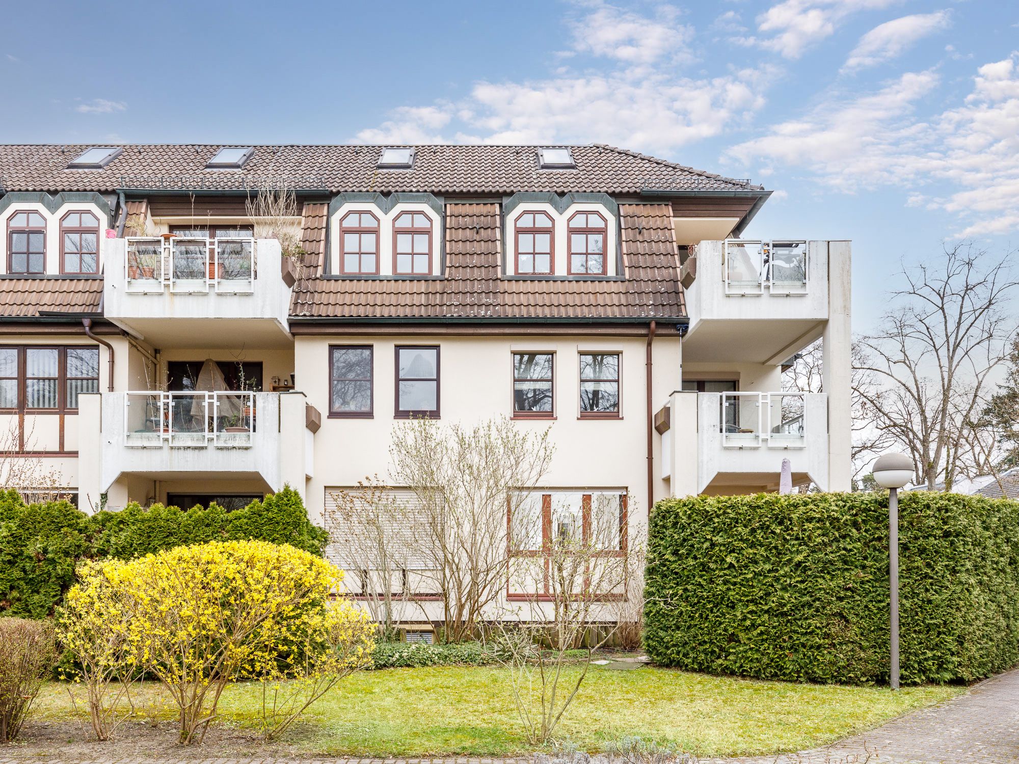 Gepflegtes Mehrfamilienhaus mit Tiefgarage 