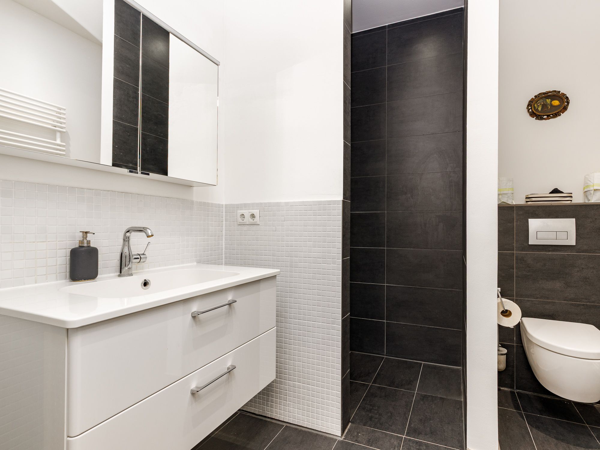 Moderndes Bad mit walk-in Rainshower 