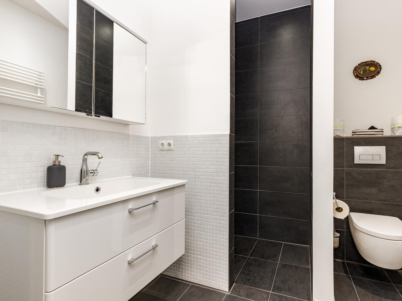 Moderndes Bad mit walk-in Rainshower Moderndes Bad mit walk-in Rainshower