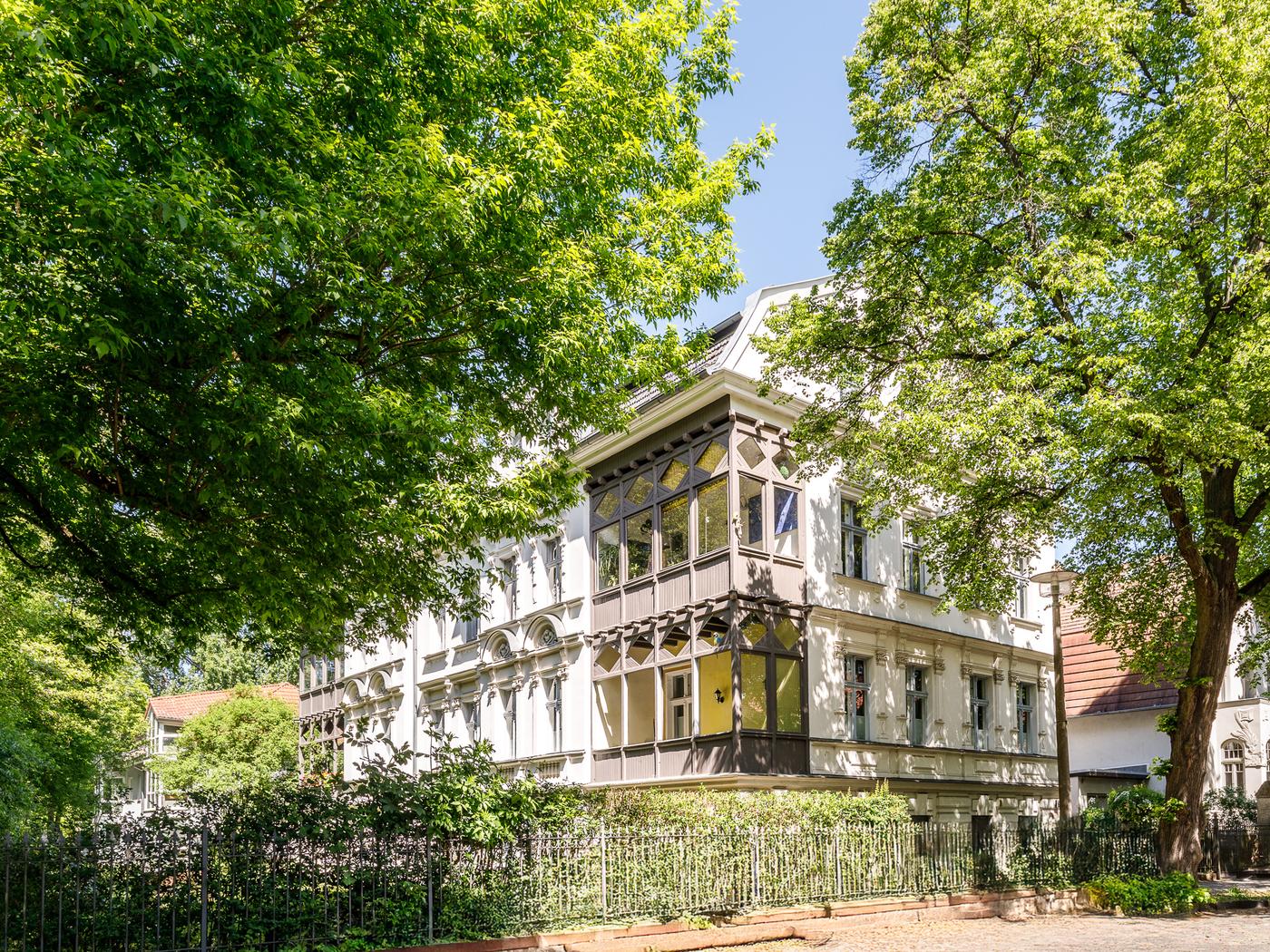 Kernsanierte Altbauwohnung im Prinzenviertel: Stilvolles Domizil mit Loggia, Smart-Home-Technik & hochwertiger Ausstattung