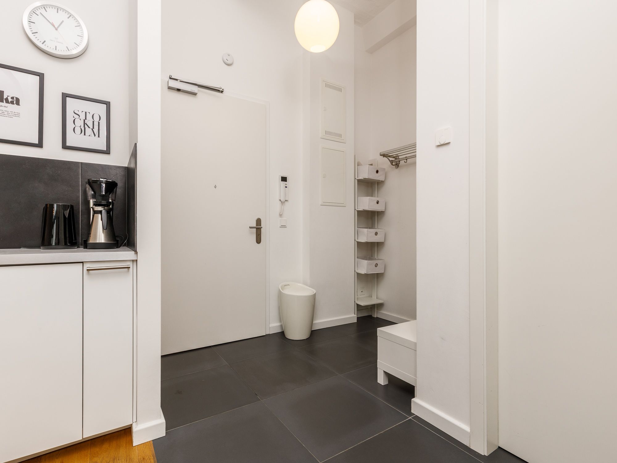 Eingangsbereich mit Videogegensprechanlage