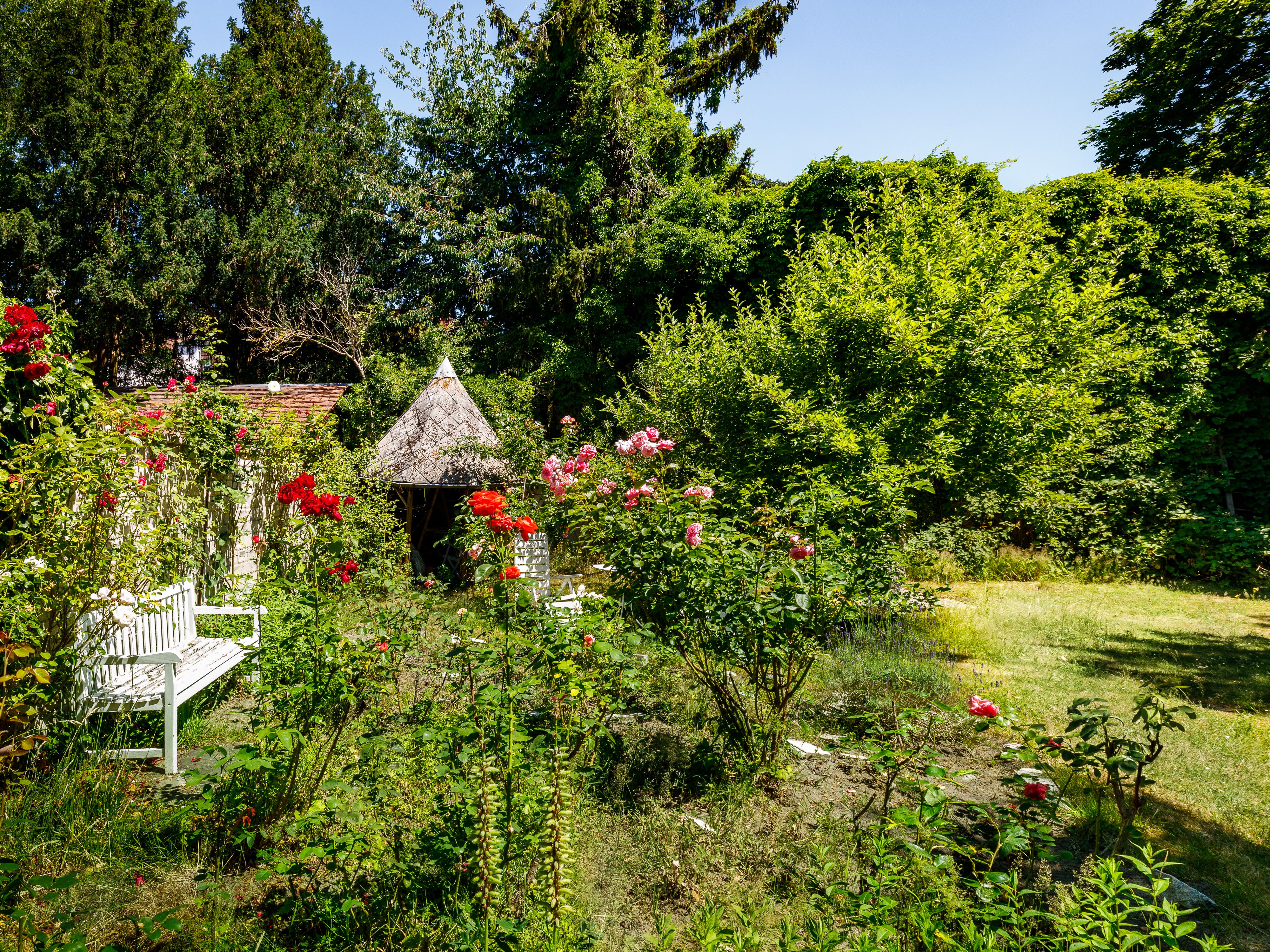 Großzügiger Privatgarten mit Ausbaumöglichkeiten