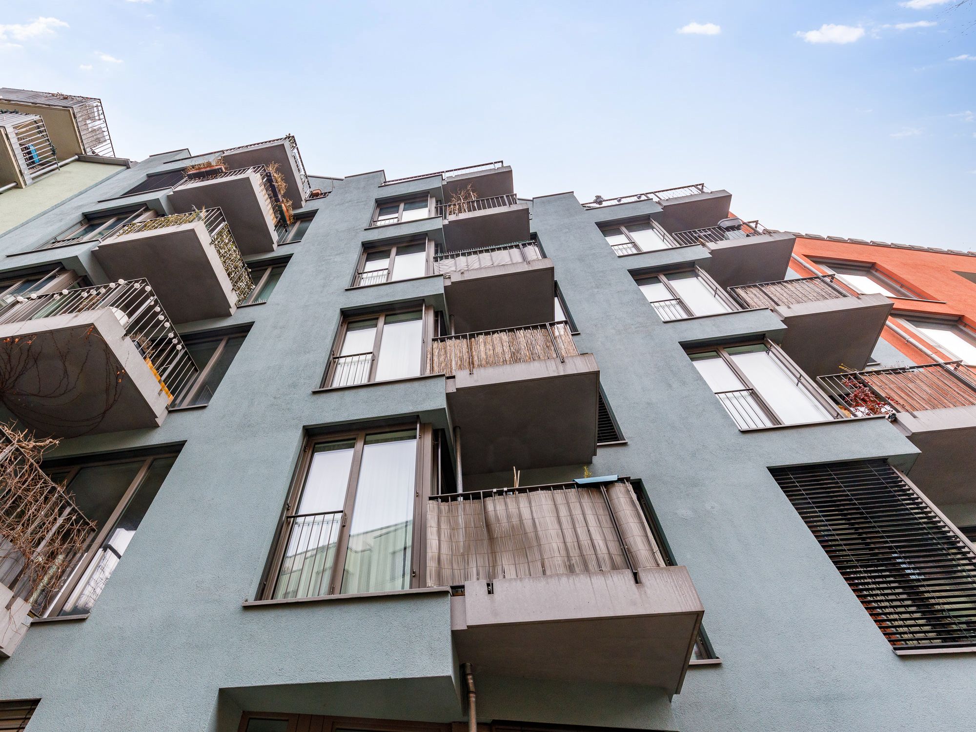 Modern residential complex amid Simon-Dach-Kiez 