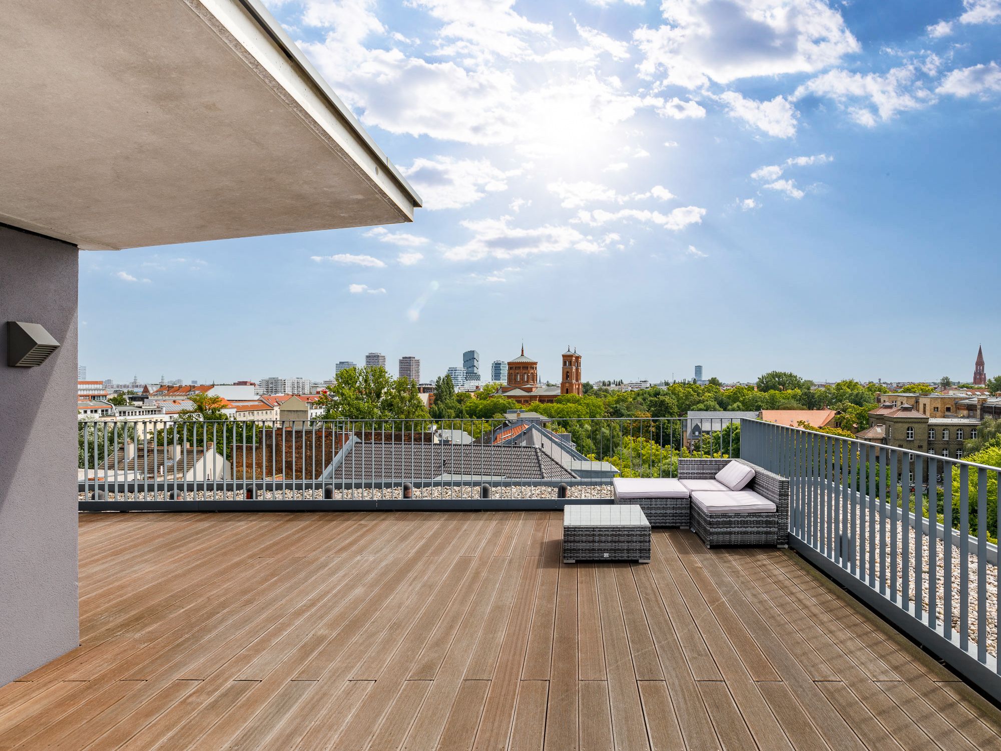 Dachterrasse mit Blick über die Skyline 
