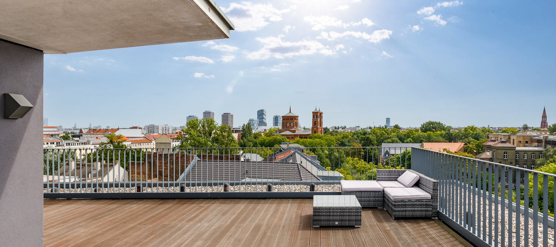Dachterrasse mit Blick über die Skyline Dachterrasse mit Blick über die Skyline