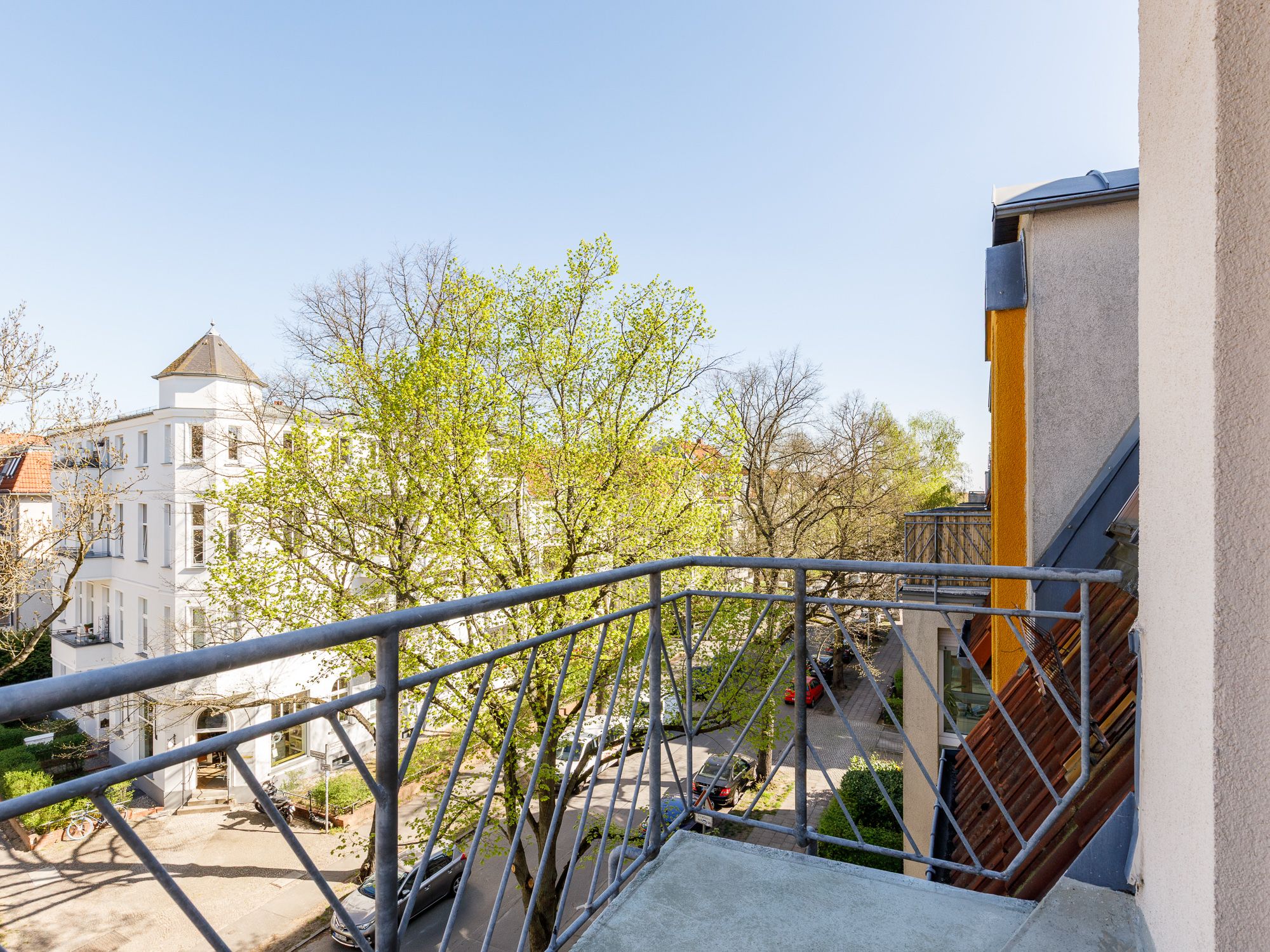 Herrlicher Sonnenbalkon mit schönem Ausblick 