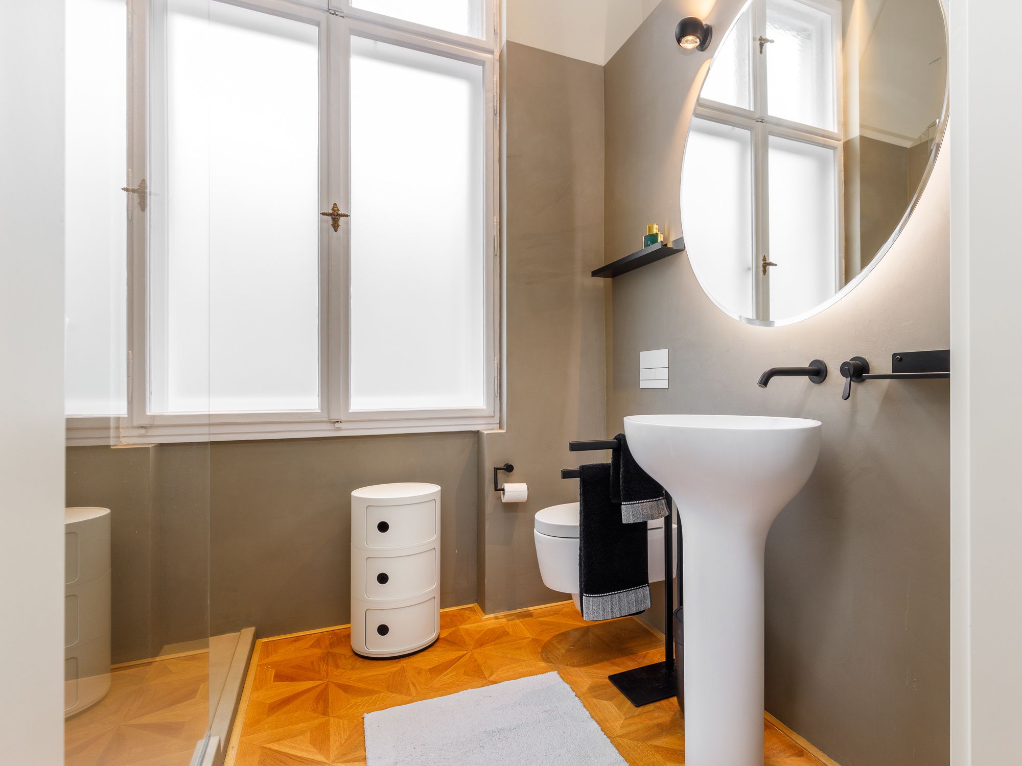 Tagesbelichtetes Duschbad mit walk-in Rainshower 
