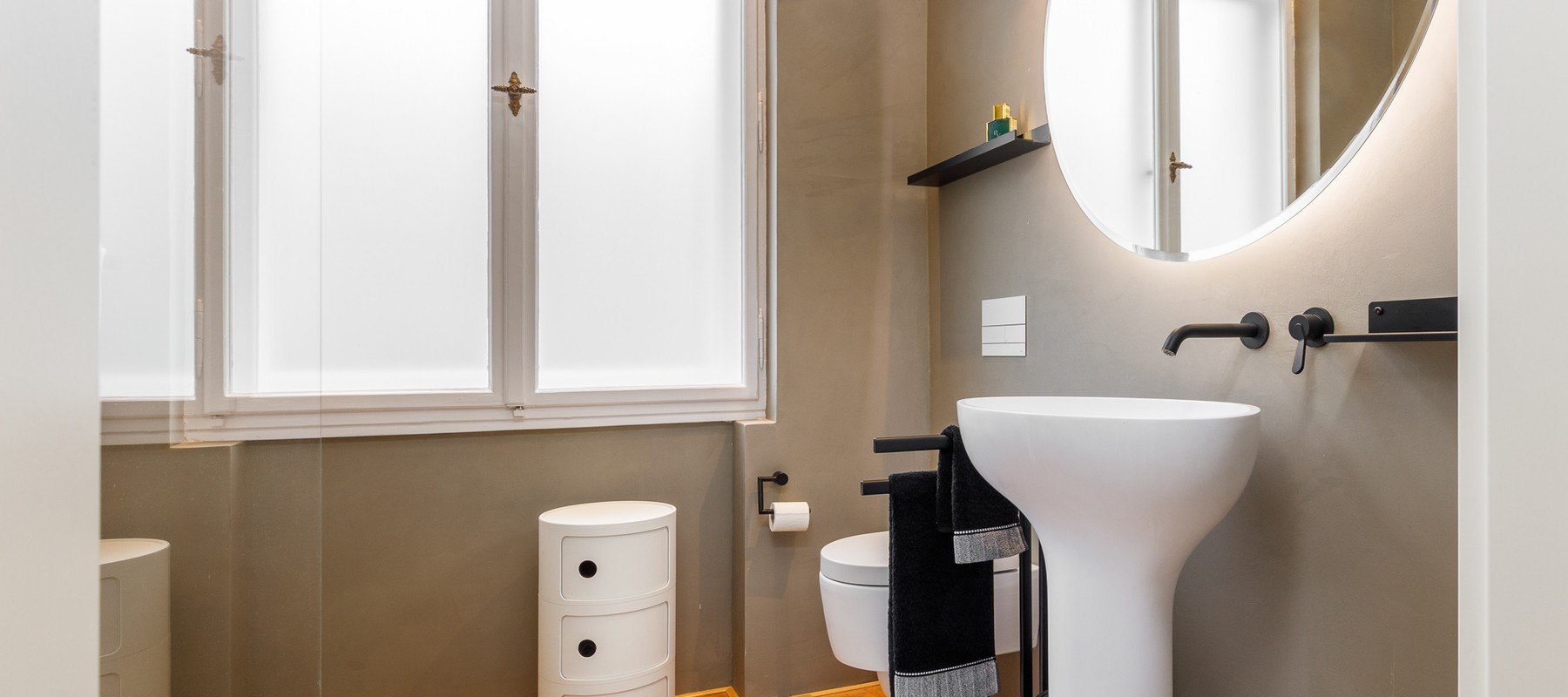 Tagesbelichtetes Duschbad mit walk-in Rainshower Tagesbelichtetes Duschbad mit walk-in Rainshower