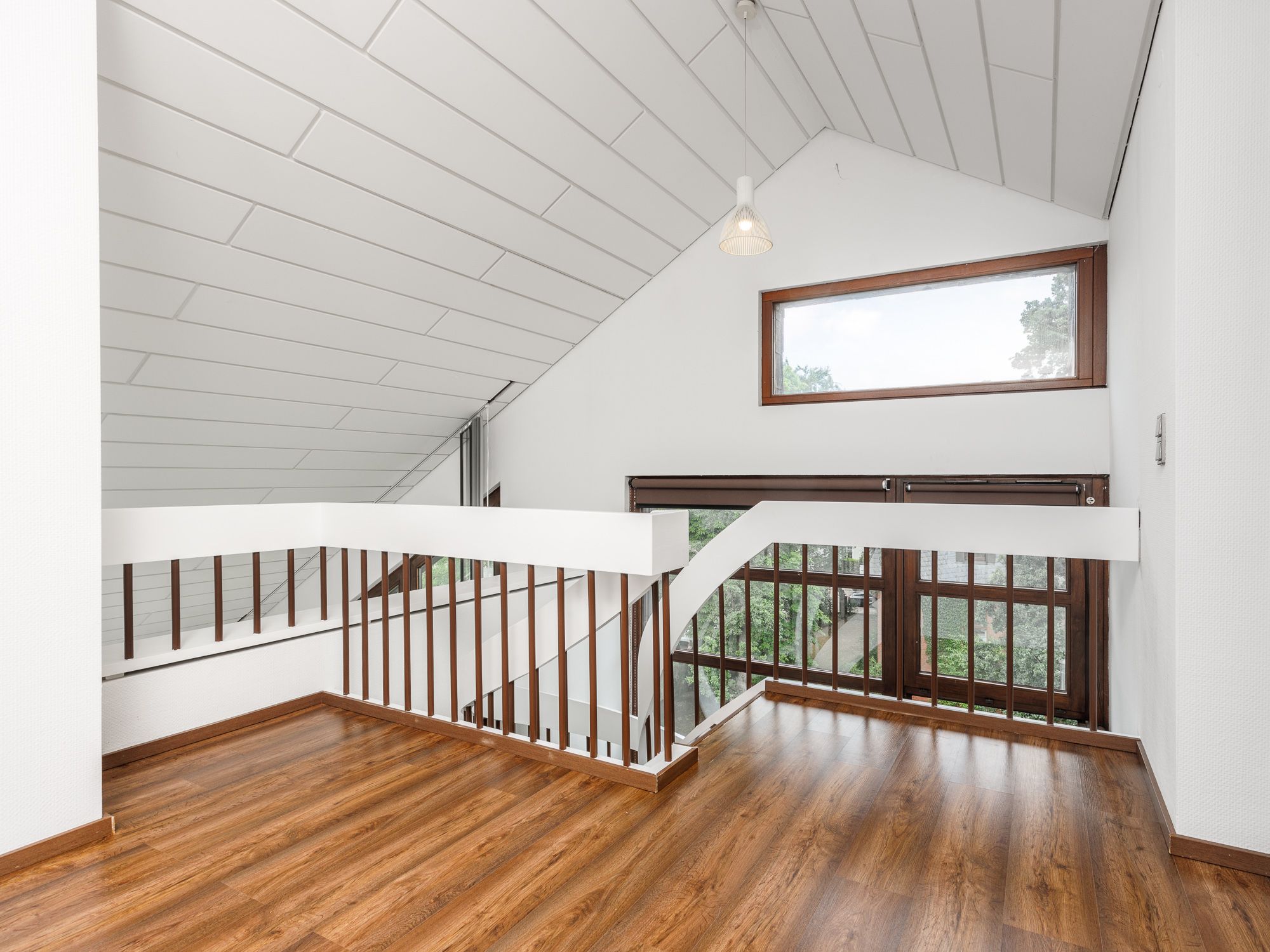 Galerie mit Arbeitsbereich