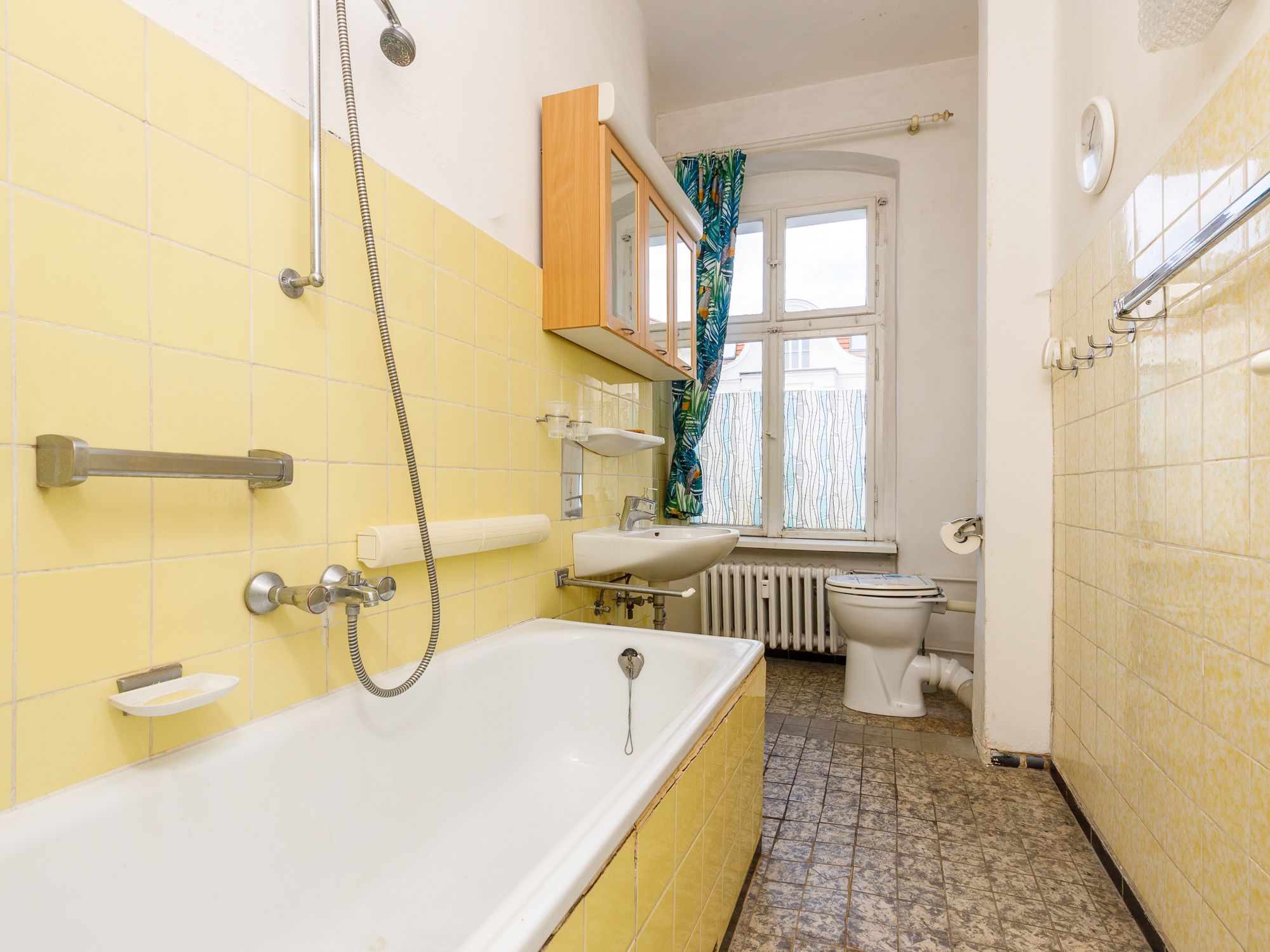 Tagesbelichtetes Wannenbad 