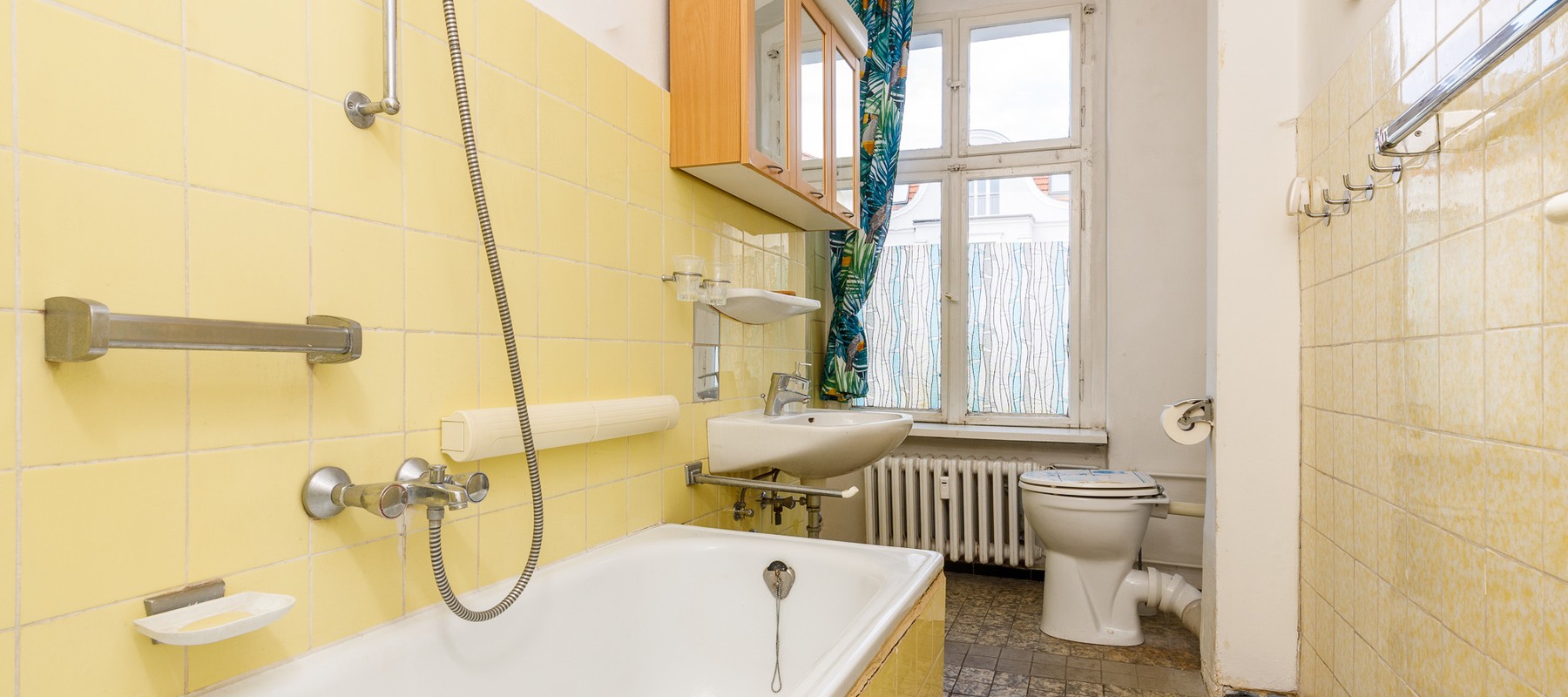 Tagesbelichtetes Wannenbad Tagesbelichtetes Wannenbad