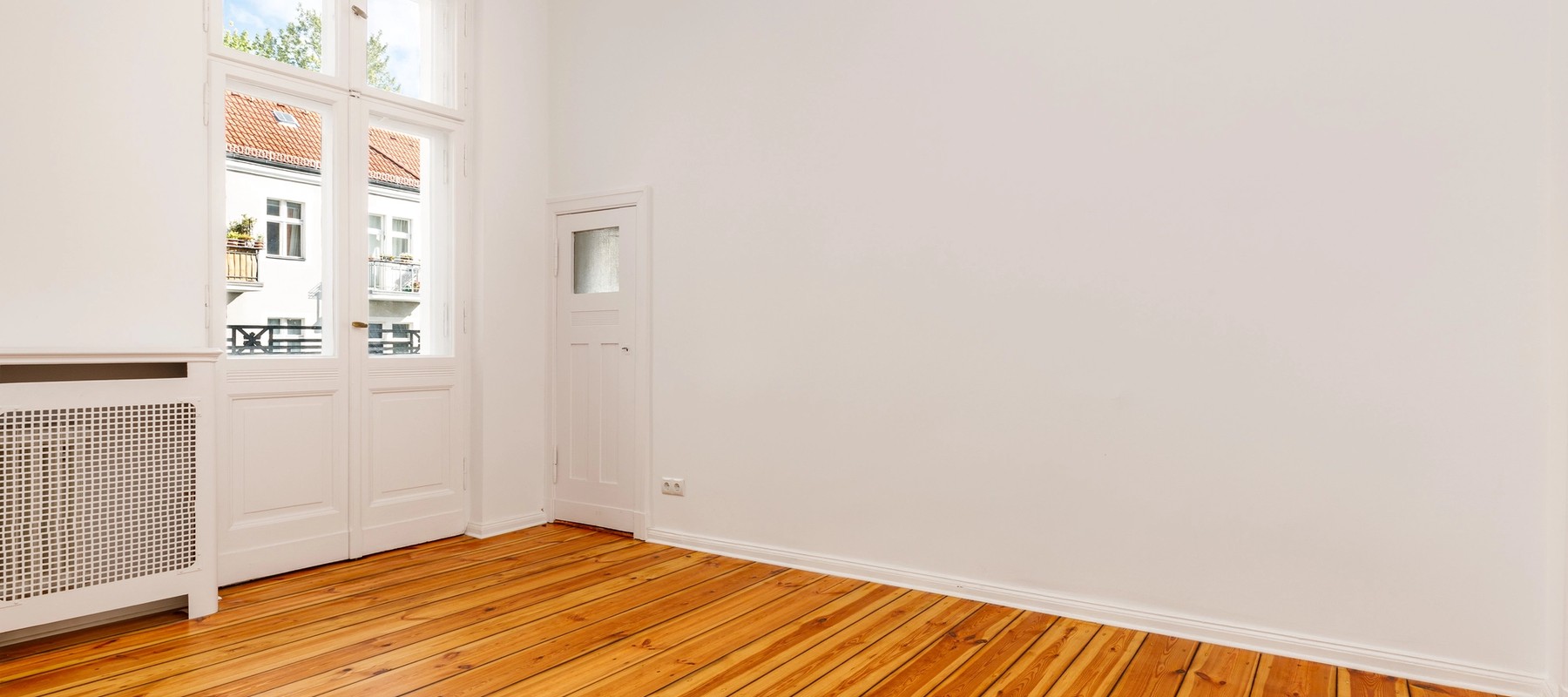 Großes Schlafzimmer mit Balkon Großes Schlafzimmer mit Balkon