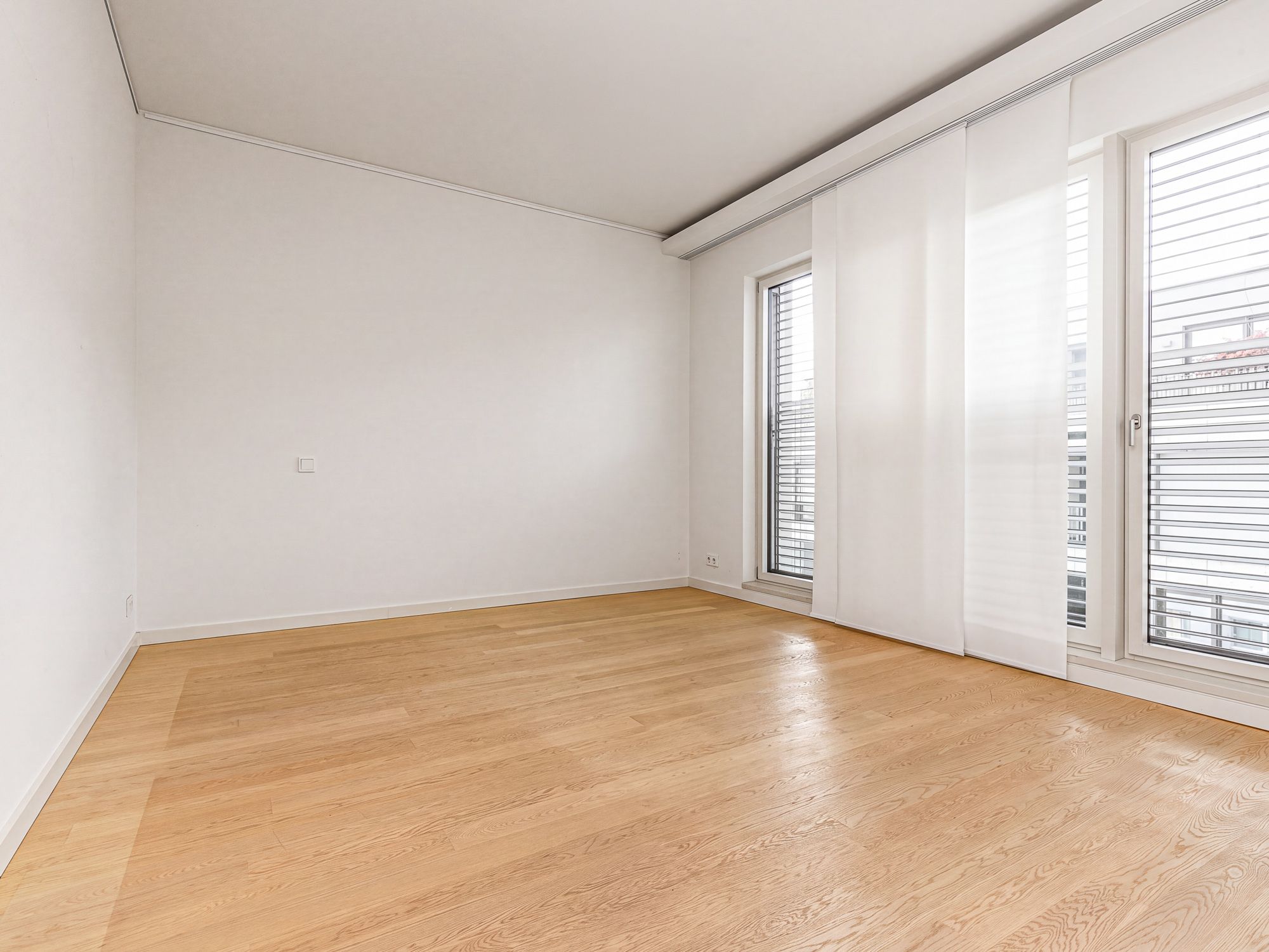 Großes Arbeits- bzw. Gästezimmer 