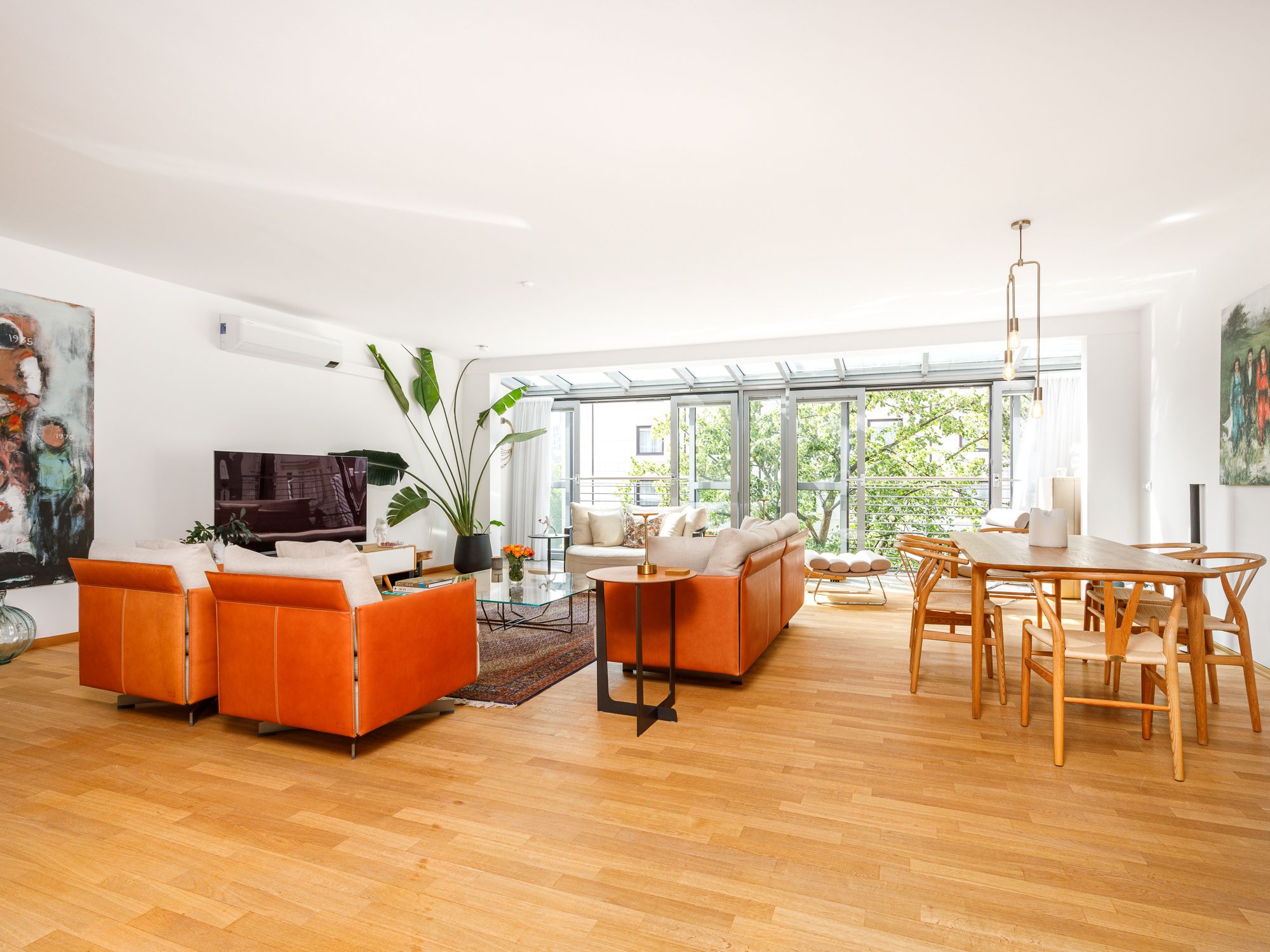 Wohn- & Essbereich mit Zugang zur Terrasse 